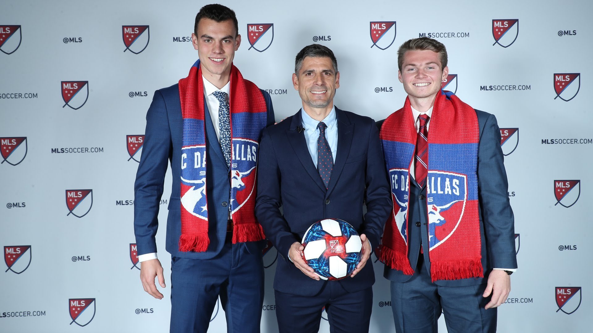 FC Dallas head coach Luchi Gonzalez stands alongside draftees Callum Montgomery (L) and Johnny Nelson (R) at the 2019 MLS SuperDraft in Chicago. (FC Dallas Communications)