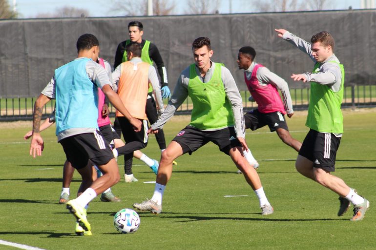 Johnny Nelson (r) and Callum Montgomery (c) challenge Bryan Reynolds in a Rondo during the opening practice of the 2020 FC Dallas preseason (Dan Crooke)