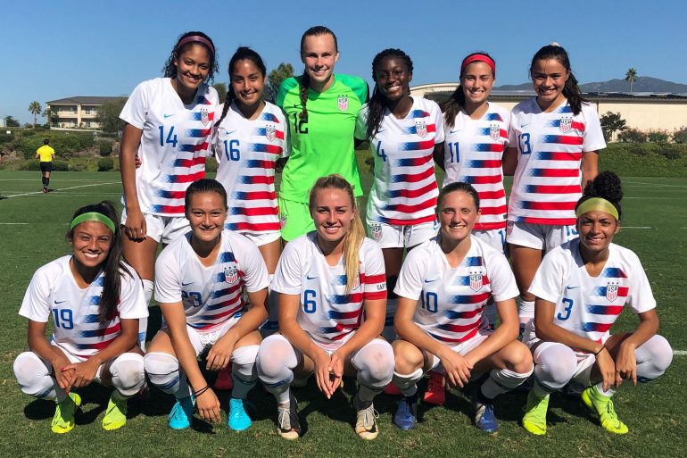 Samar Guidry (4) in a team photo with a US national team