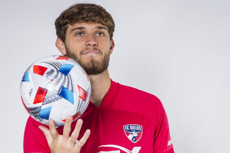 Tanner Tessmann with Ball wide