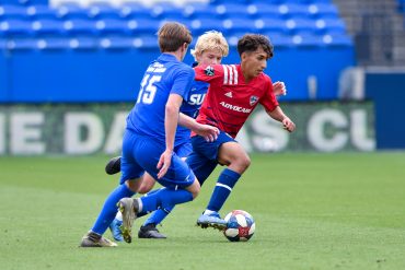 Jared Salazar (10) splits two defenders in the Dallas Cup U15 final between FC Dallas U15 Academy and SD Surf ECNL 2006. (Daniel McCullough, 3rd Degree)