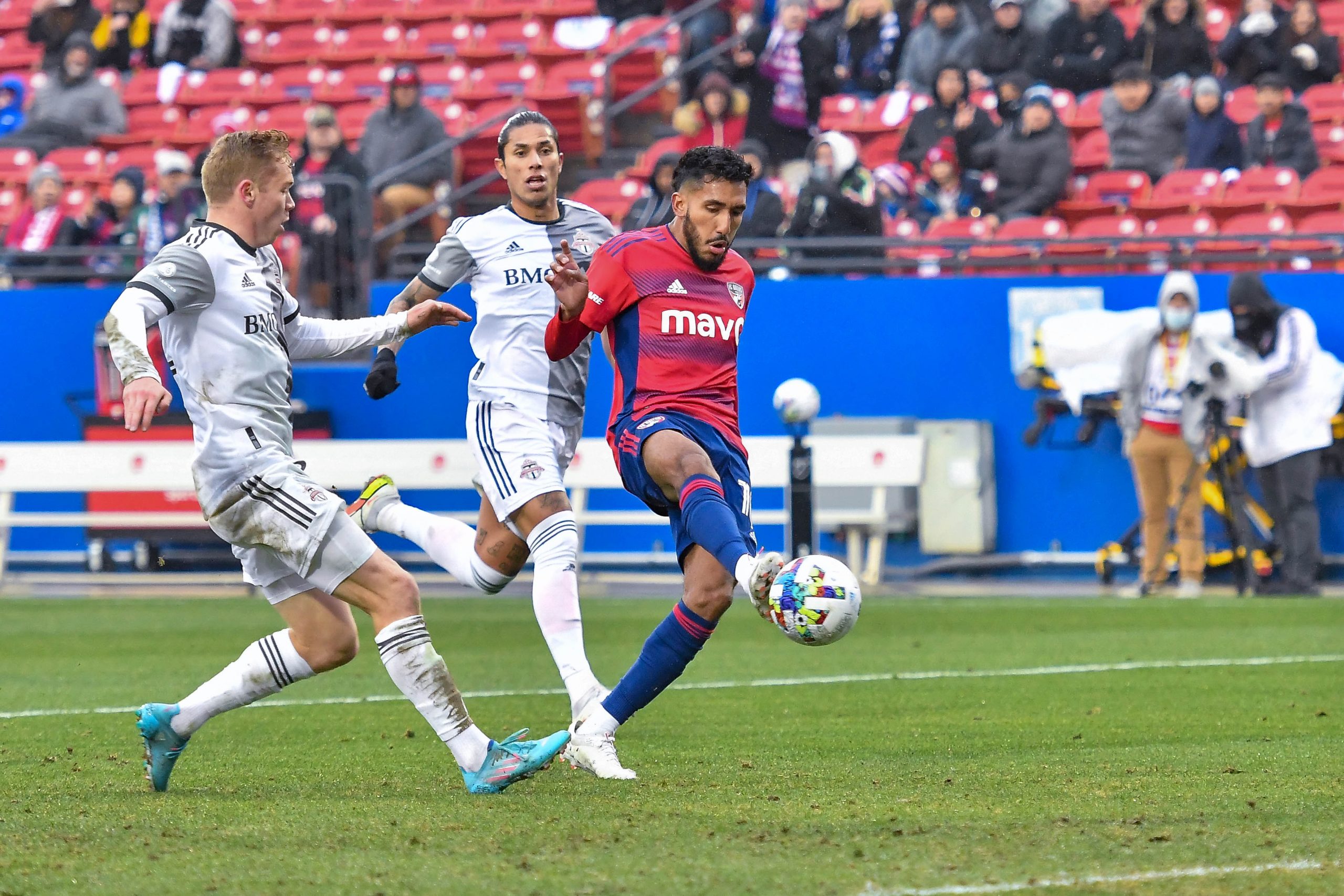 Jesus Ferreira shoots in the MLS matchup between FC Dallas and Toronto FC.