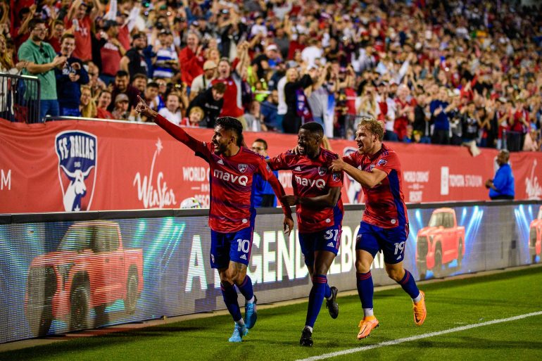 FC Dallas celebrates vs Portland Timbers.