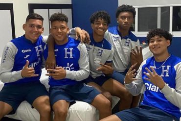Angel Lizardo (front right) and some of his Honduras U17 teammates in August 2022.
