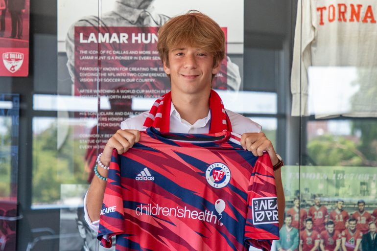 Dylan Lacy signs with North Texas SC. (Courtesy North Texas SC)