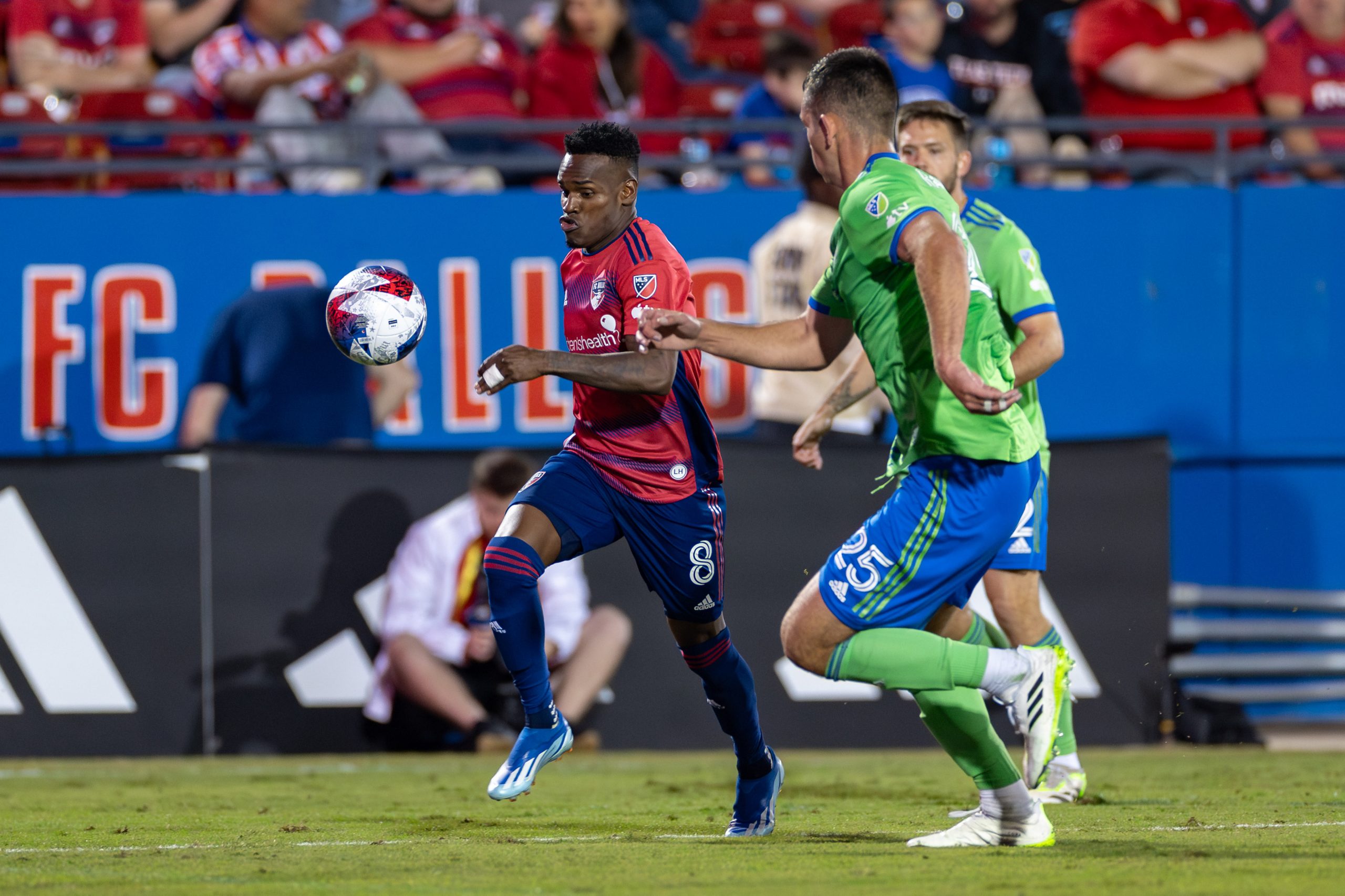 Jader Obrian heads for goal against Seattle Sounders during the 2023 MLS Cup Playoffs First Round, Game Two, at Toyota Stadium, November 4, 2023. (Matt Visinsky, 3rd Degree)