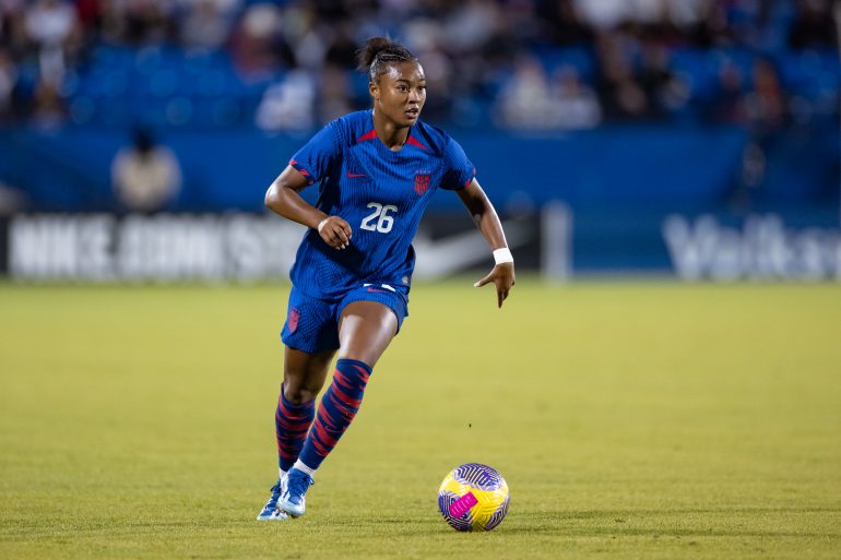 Jaedyn Shaw moves up field against China, December 5, 2023. (Matt Visinsky, 3rd Degree)