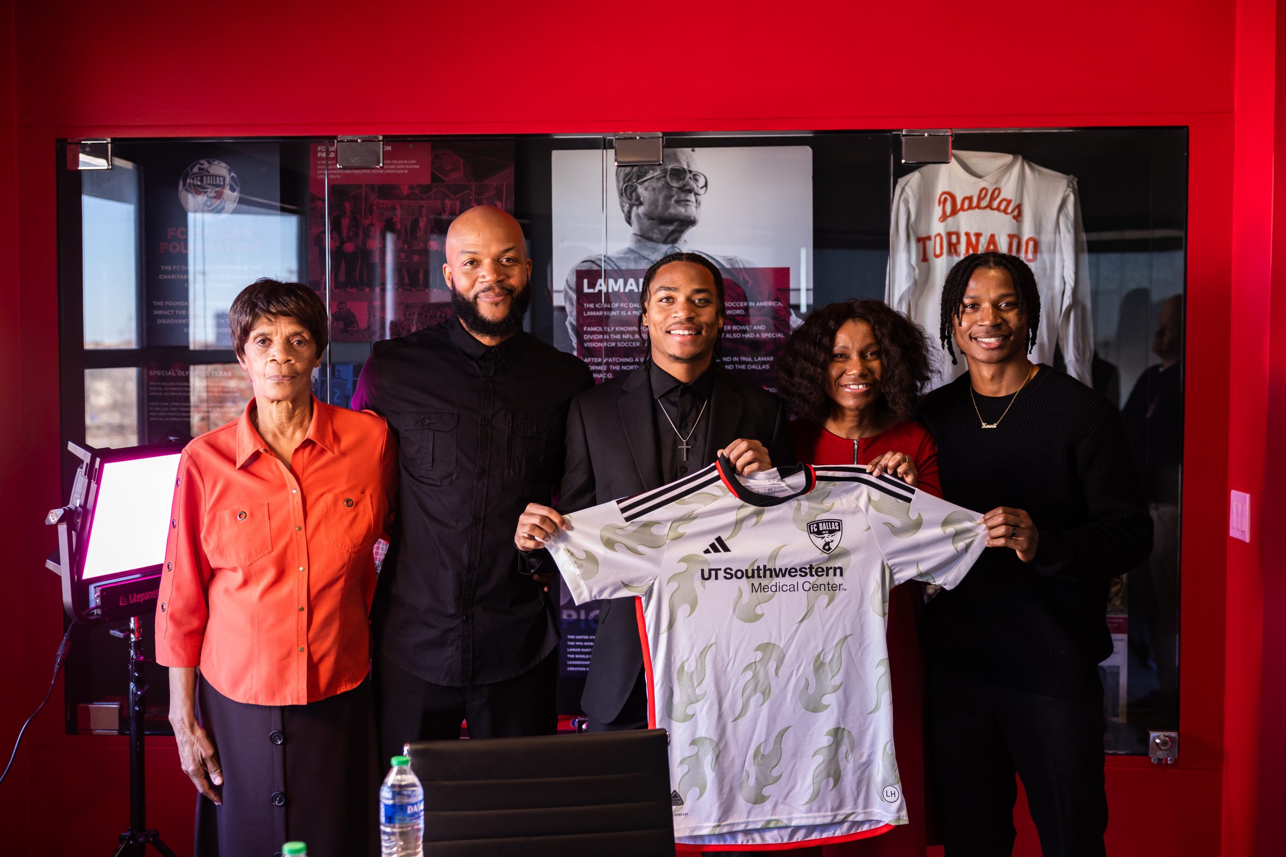 Malik Henry-Scott (center) with this family upon signing with FC Dallas. (Courtesy FC Dallas) 