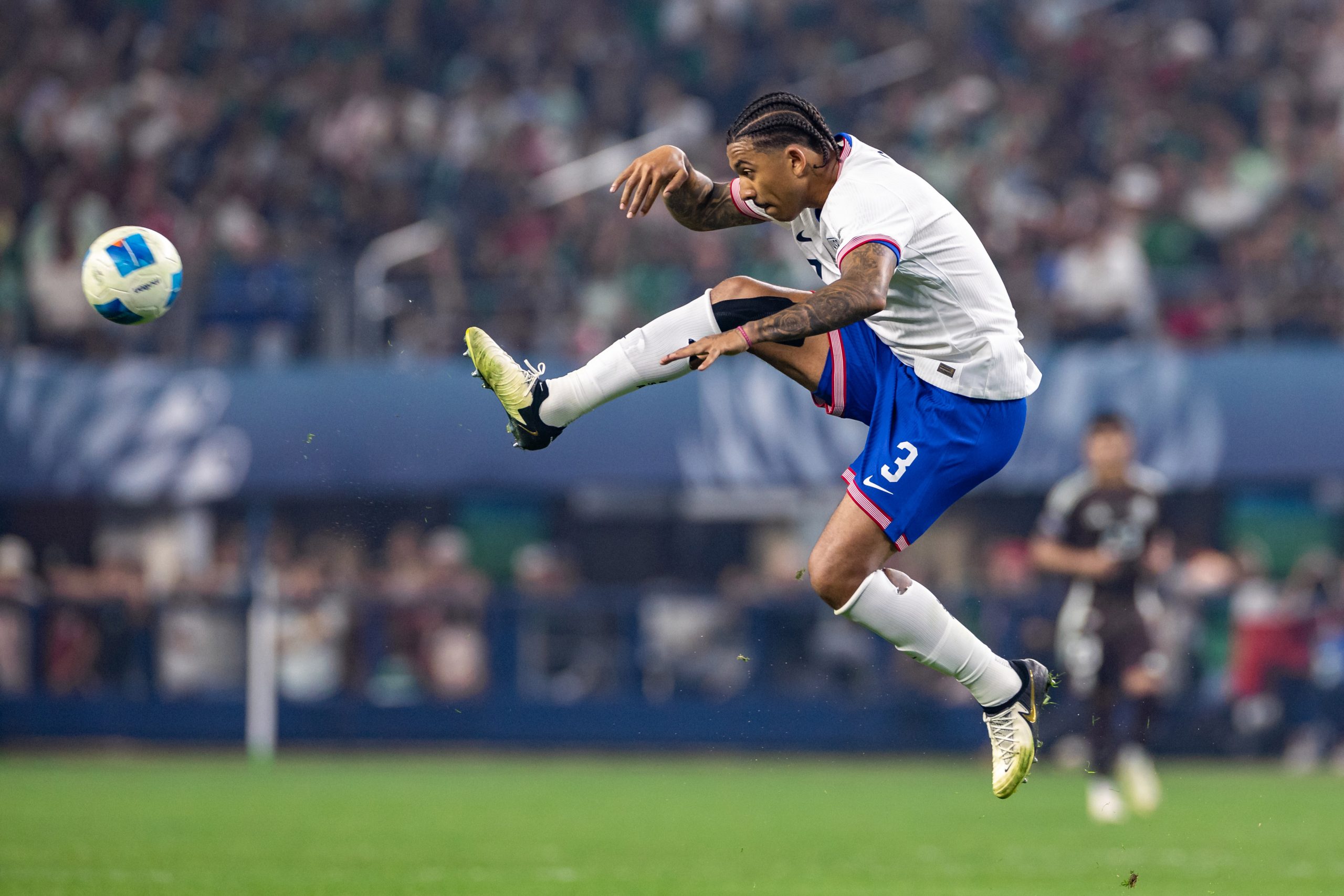 Chris Richards is focused on the ball in the USA's 2-0 Nations League Final win over Mexico, March 24, 2024. (Matt Visinsky, 3rd Degree)