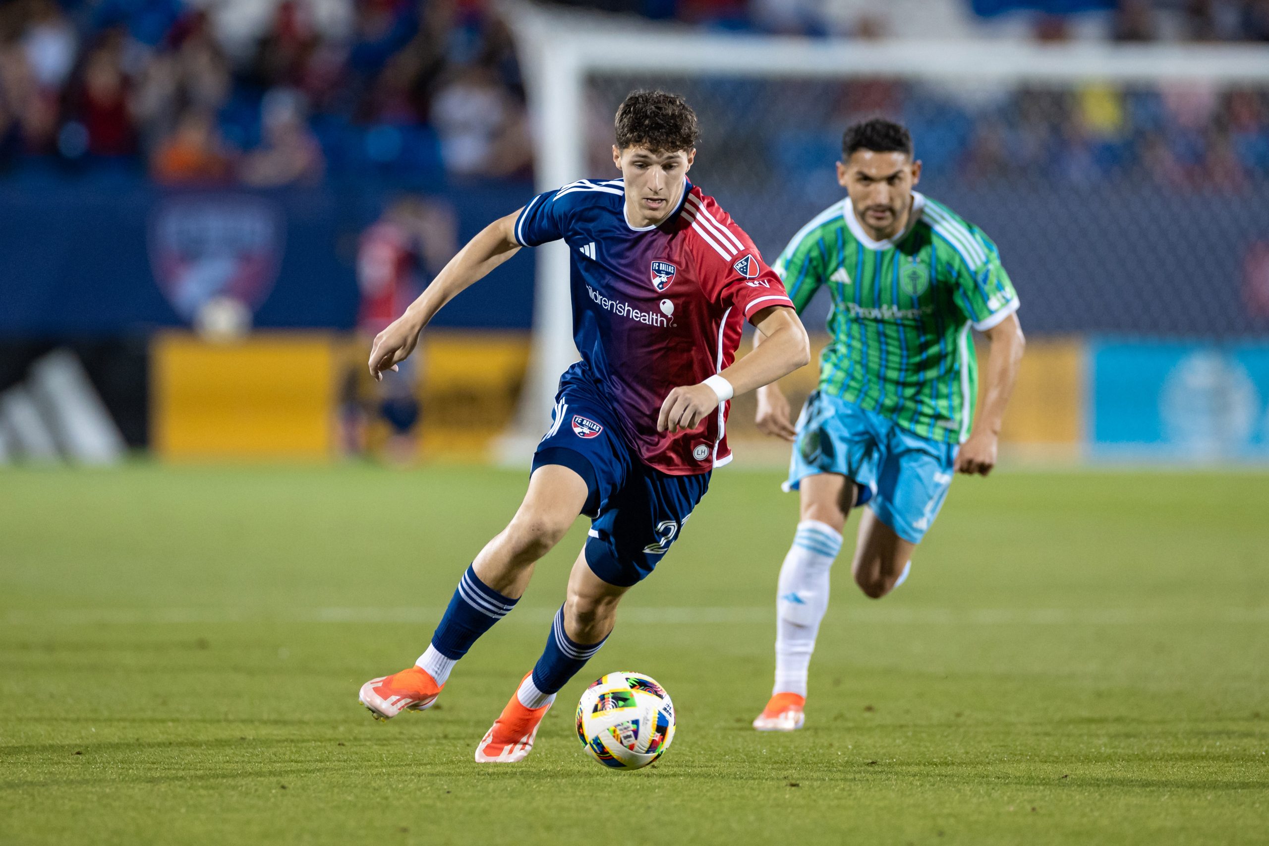 FRISCO, TX - APRIL 13: Logan Farrington cuts inside during the MLS soccer game between FC Dallas and Seattle Sounders FC on April 13, 2024 at Toyota Stadium in Frisco, TX. (Photo by Matthew Visinsky/Icon Sportswire)