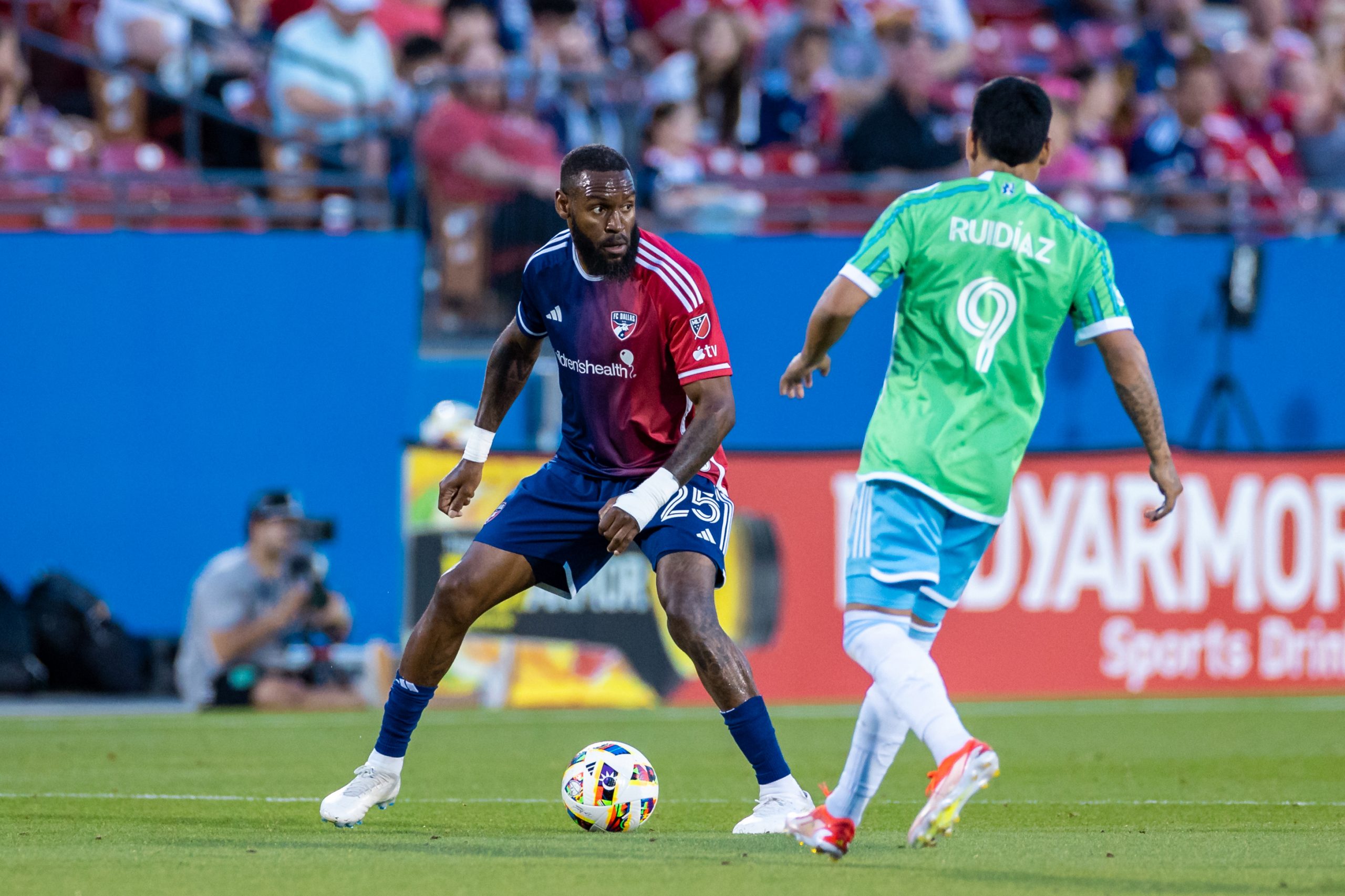 FRISCO, TX - APRIL 13: Sebas Ibeagha looks for an outlet during the MLS soccer game between FC Dallas and Seattle Sounders FC on April 13, 2024 at Toyota Stadium in Frisco, TX. (Photo by Matthew Visinsky/Icon Sportswire)