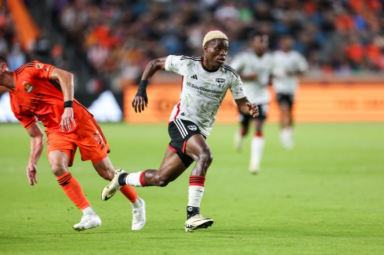 Bernard Kamungo attacks the Houston Dynamo defense, May 18, 2024. (Courtesy FC Dallas)