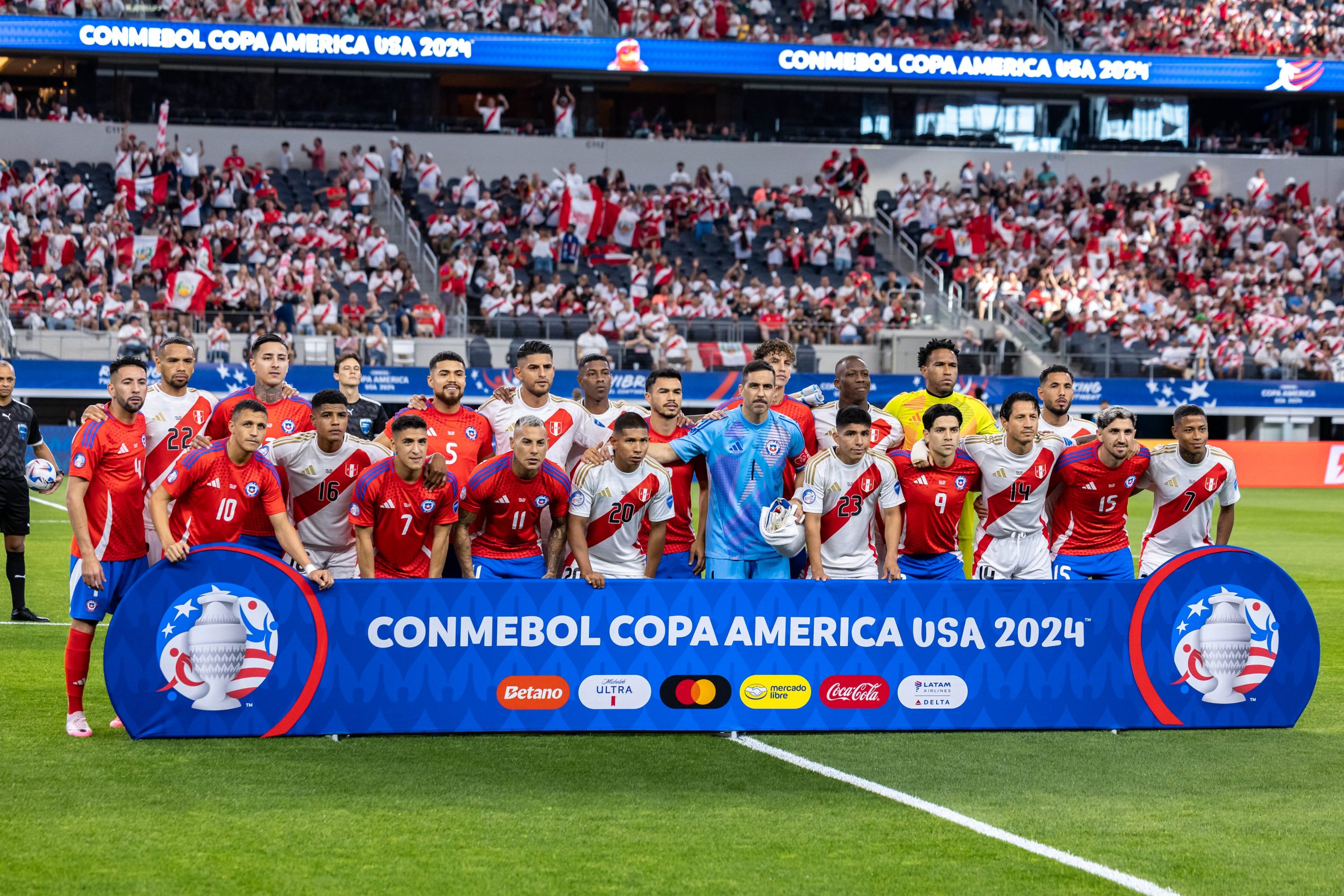 Copa Americana 2024, Perú vs Chile en el AT&T Stadium el 21 de junio de 2024.