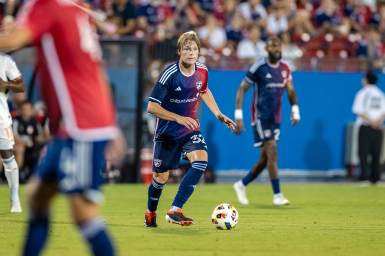 Nolan Norris looks for the line breaking pass against FC Cincinnati, June 29, 2024. (Matt Visinsky, 3rd Degree)