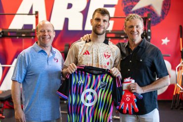 Maarten Paes (center) poses with FC Dallas Owner & President Dan Hunt (left) and former FC Dallas goalkeeper Mark Dodd (right) after Paes was voted an MLS All-Star in 2024. (Courtesy FC Dallas)