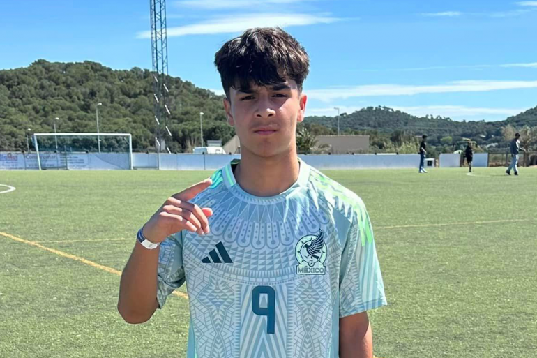 Xavier Gomez with Mexico in 2024.