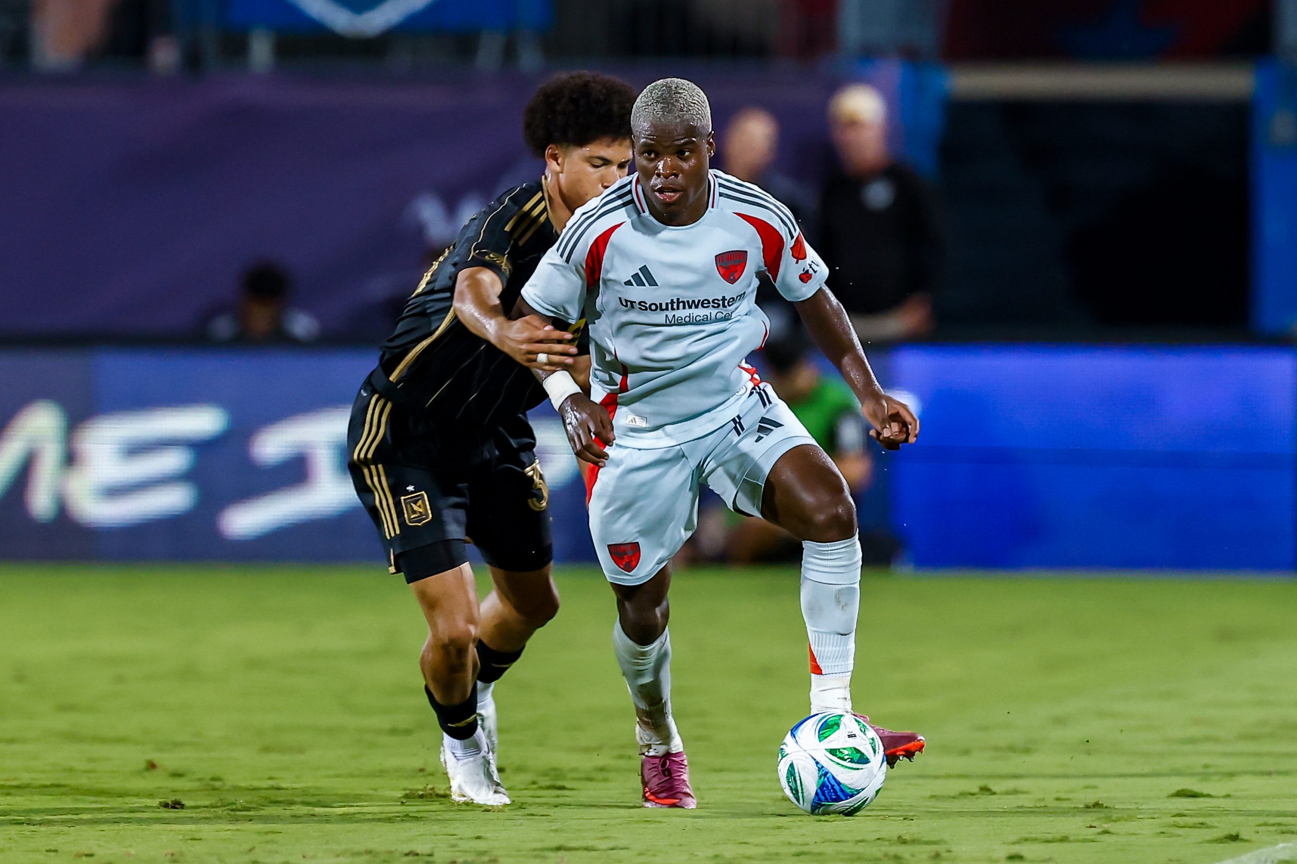 Bernard Kamungo looks for a teammate against LAFC, August 23, 2025. (Matt Visinsky, 3rd Degree)