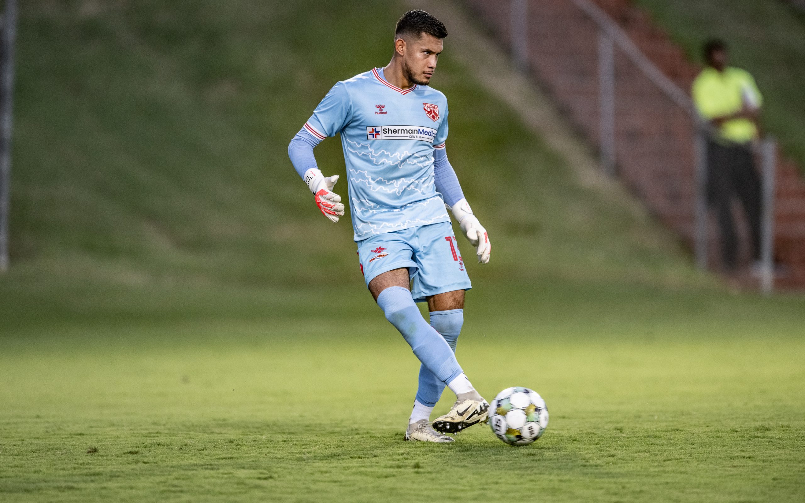 Javier Garcia (13) passes out as Texoma FC takes Chattanooga Red Wolves, August 16, 2025. (Mike Brooks, 3rd Degree)