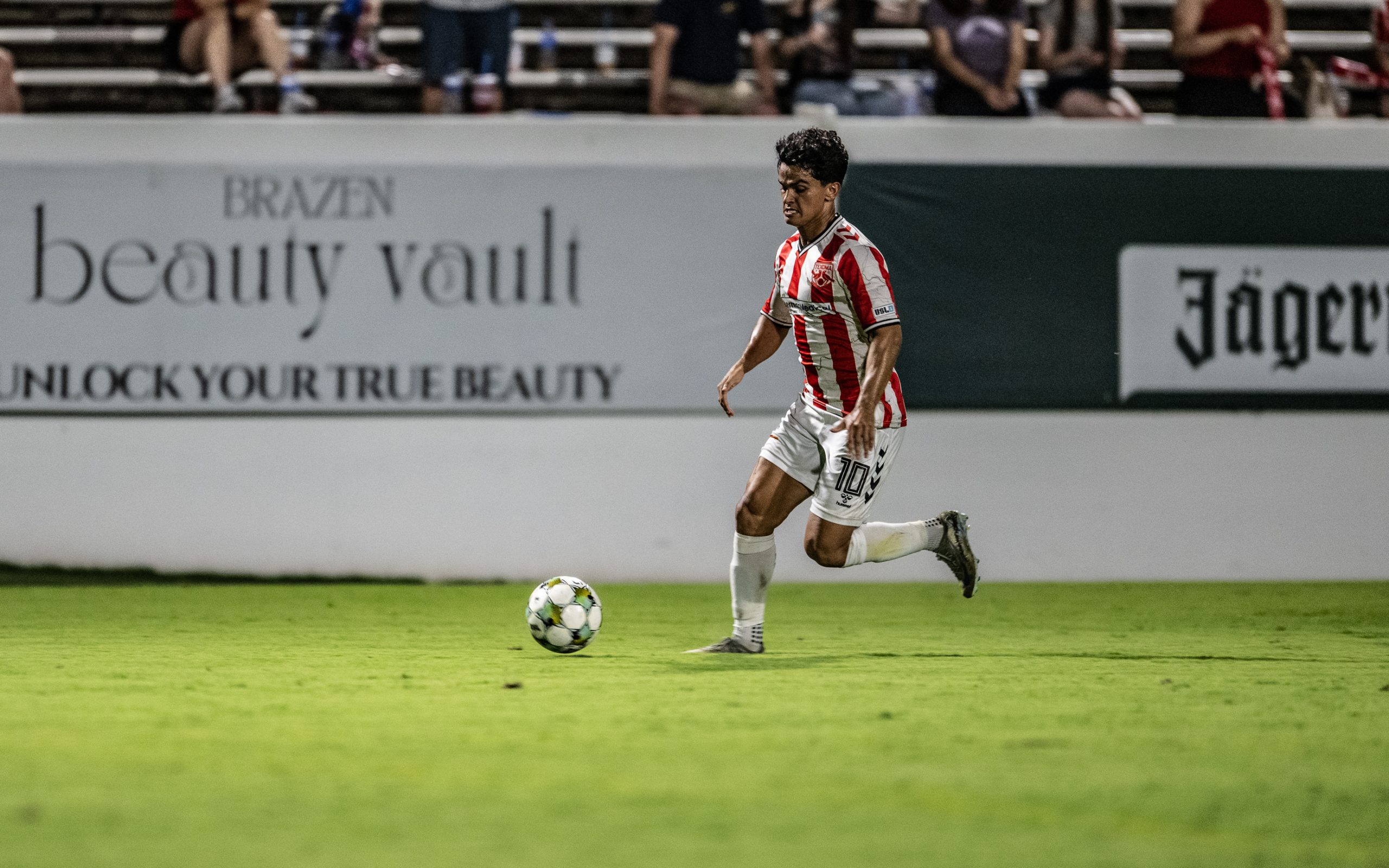 Ajmeer Spengler (10) dribbled upfield as Texoma FC takes Chattanooga Red Wolves, August 16, 2025. (Mike Brooks, 3rd Degree)