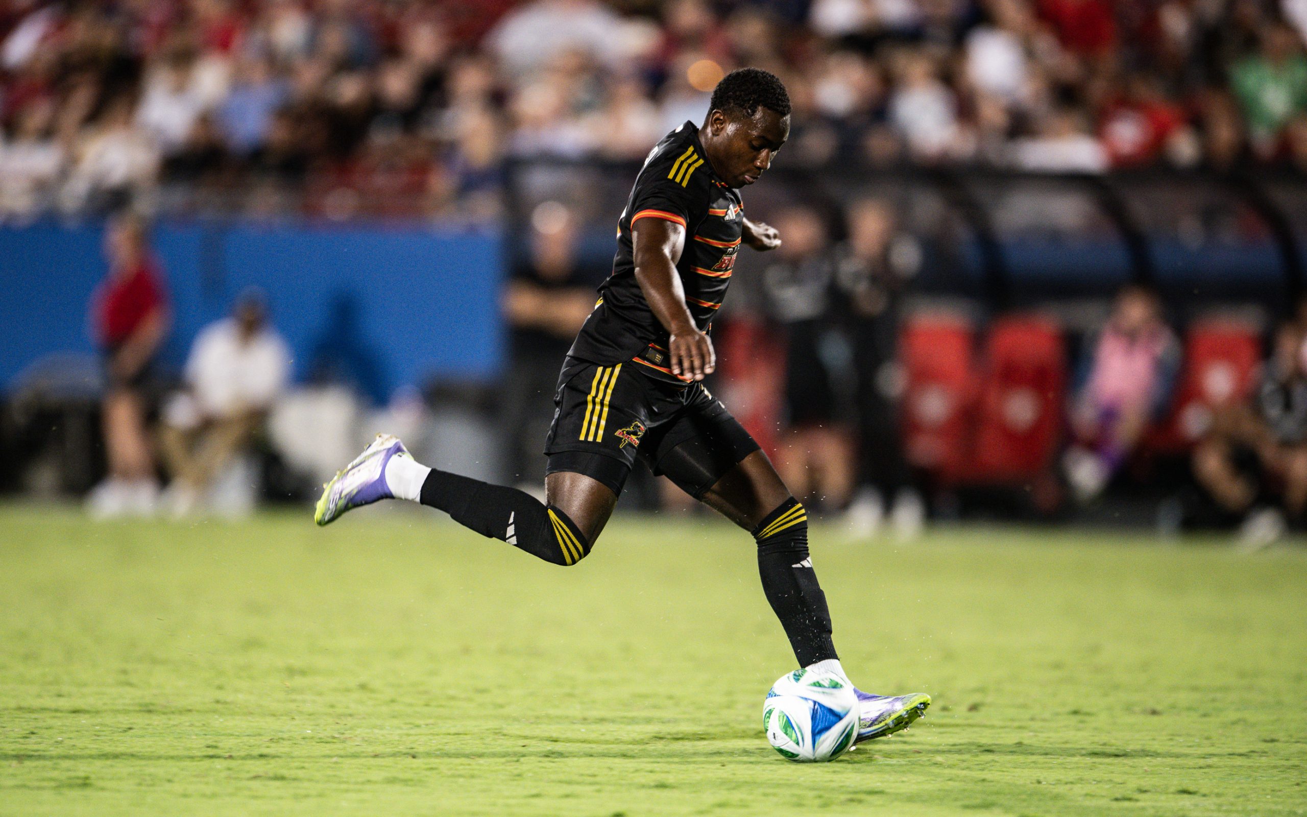 Anderson Julio winds up against the Colorado Rapids, Sept 20, 2025. (Mike Brooks, 3rd Degree)