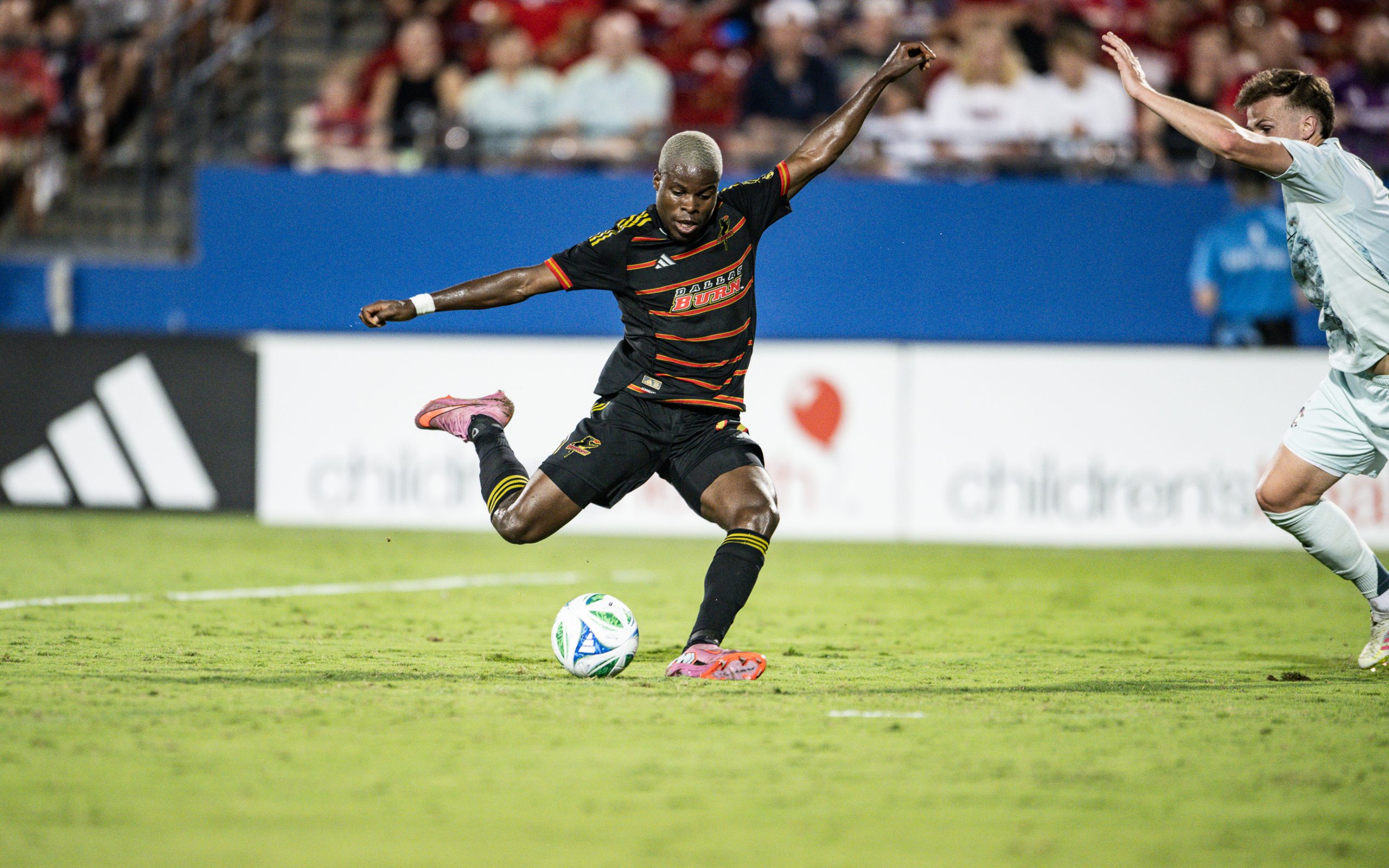 Bernard Kamungo shoots against the Colorado Rapids, Sept 20, 2025. (Mike Brooks, 3rd Degree)