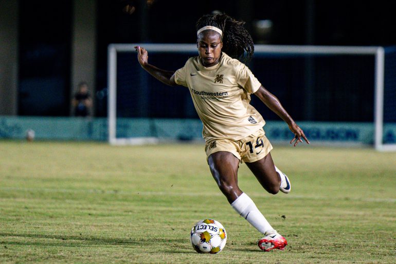 Chioma Ubogagu lines up a cross against Fort Lauderdale United, Sept 14, 2025. (Courtesy Dallas Trinity)