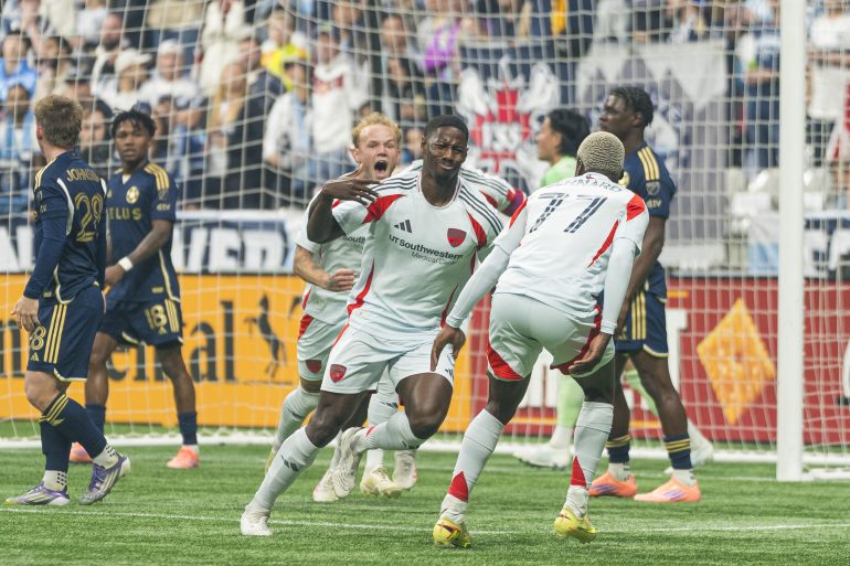 Osaze Urhoghide scores against Vancouver Whitecaps FC (FC Dallas Communications)