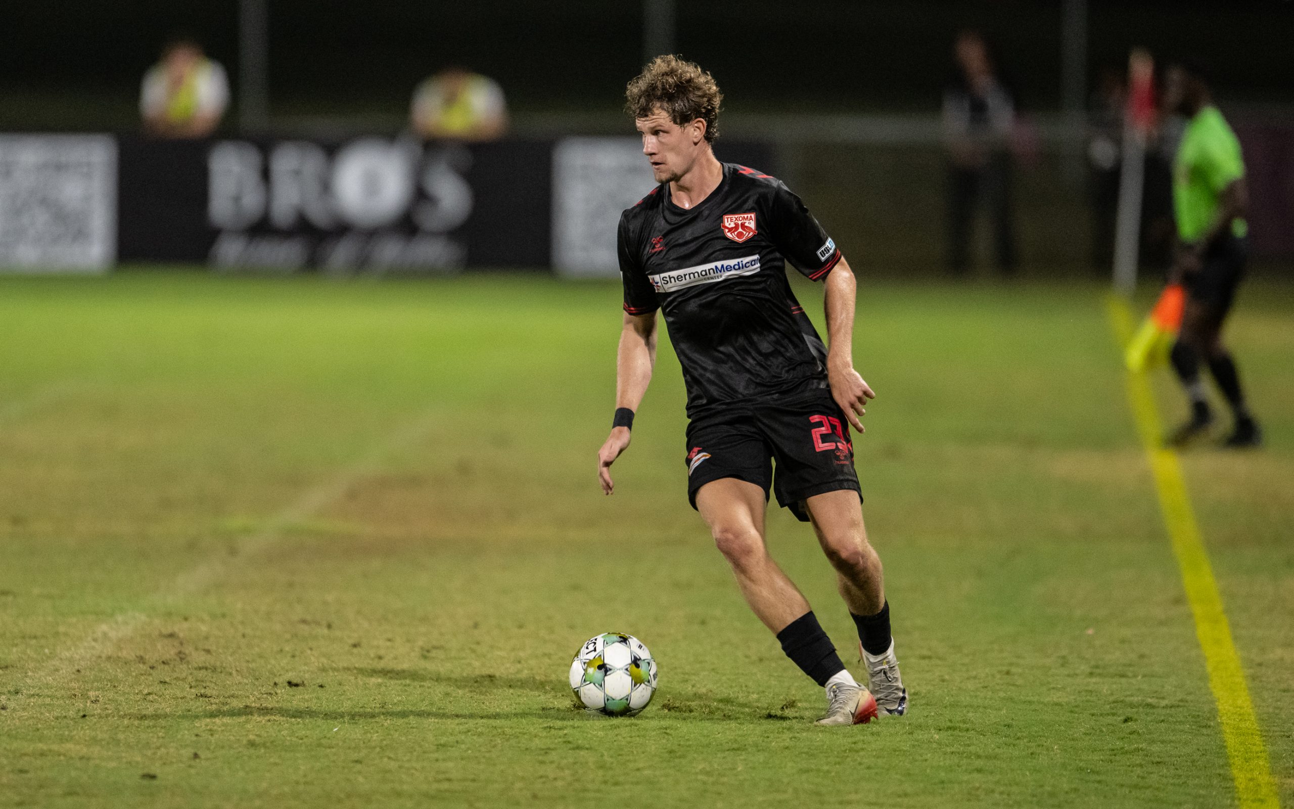 Texoma FC's TJ Baker look for a pass against the Richmond Kickers, October 11, 2025. (Mike Brooks, 3rd Degree)