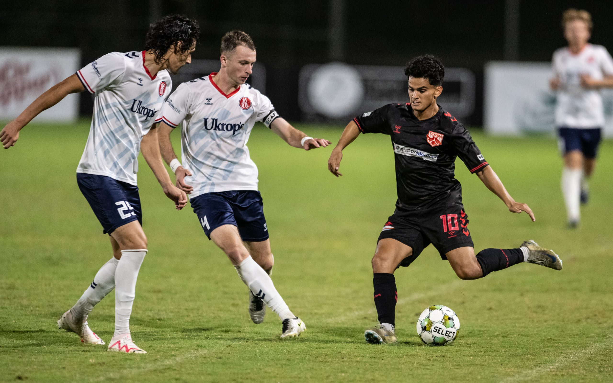 Texoma FC's Ajmeer Spengler cuts back against 2 defenders against the Richmond Kickers, October 11, 2025. (Mike Brooks, 3rd Degree)