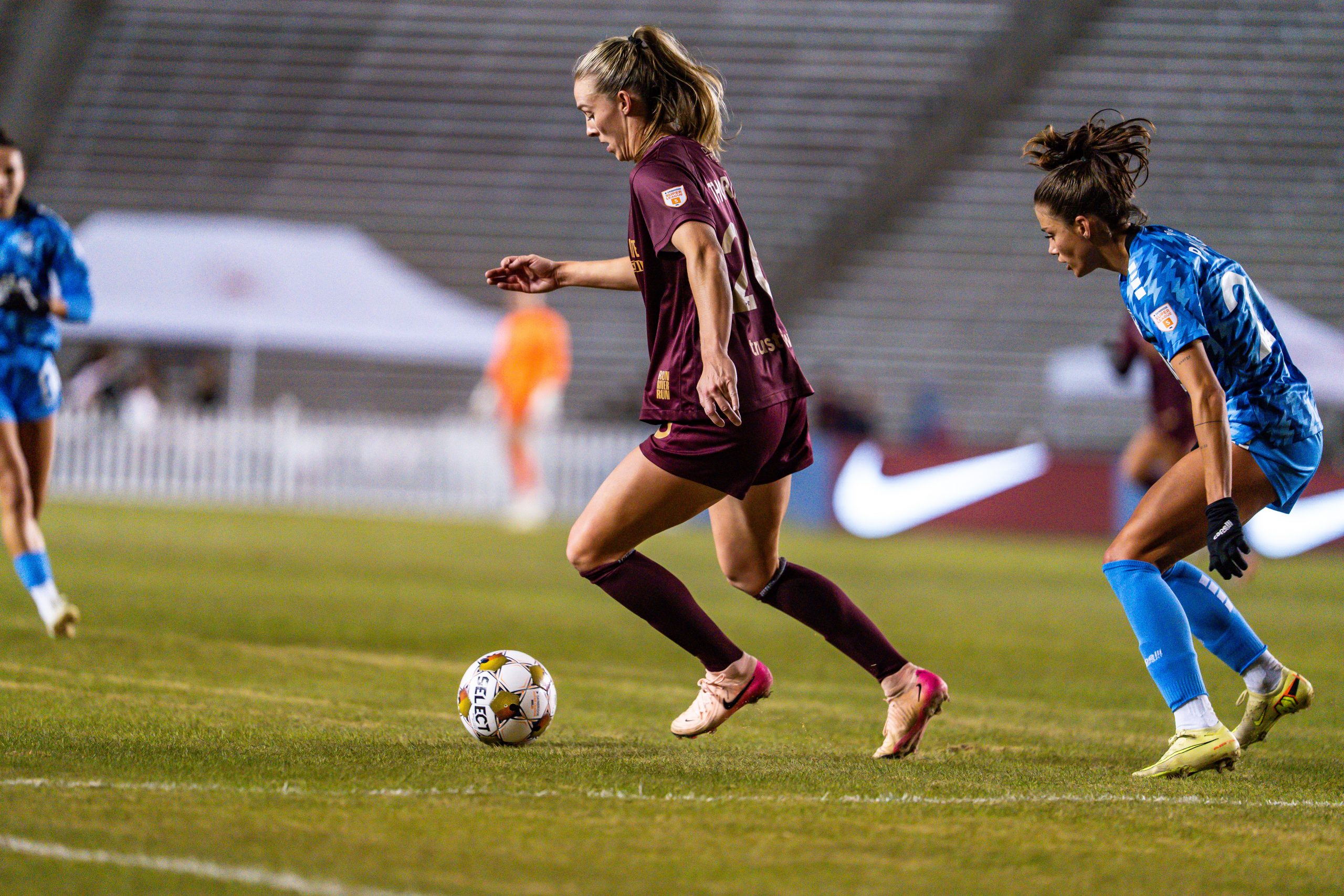 Allie Thornton on the ball for Dallas Trinity (Credit: Dallas Trinity FC)