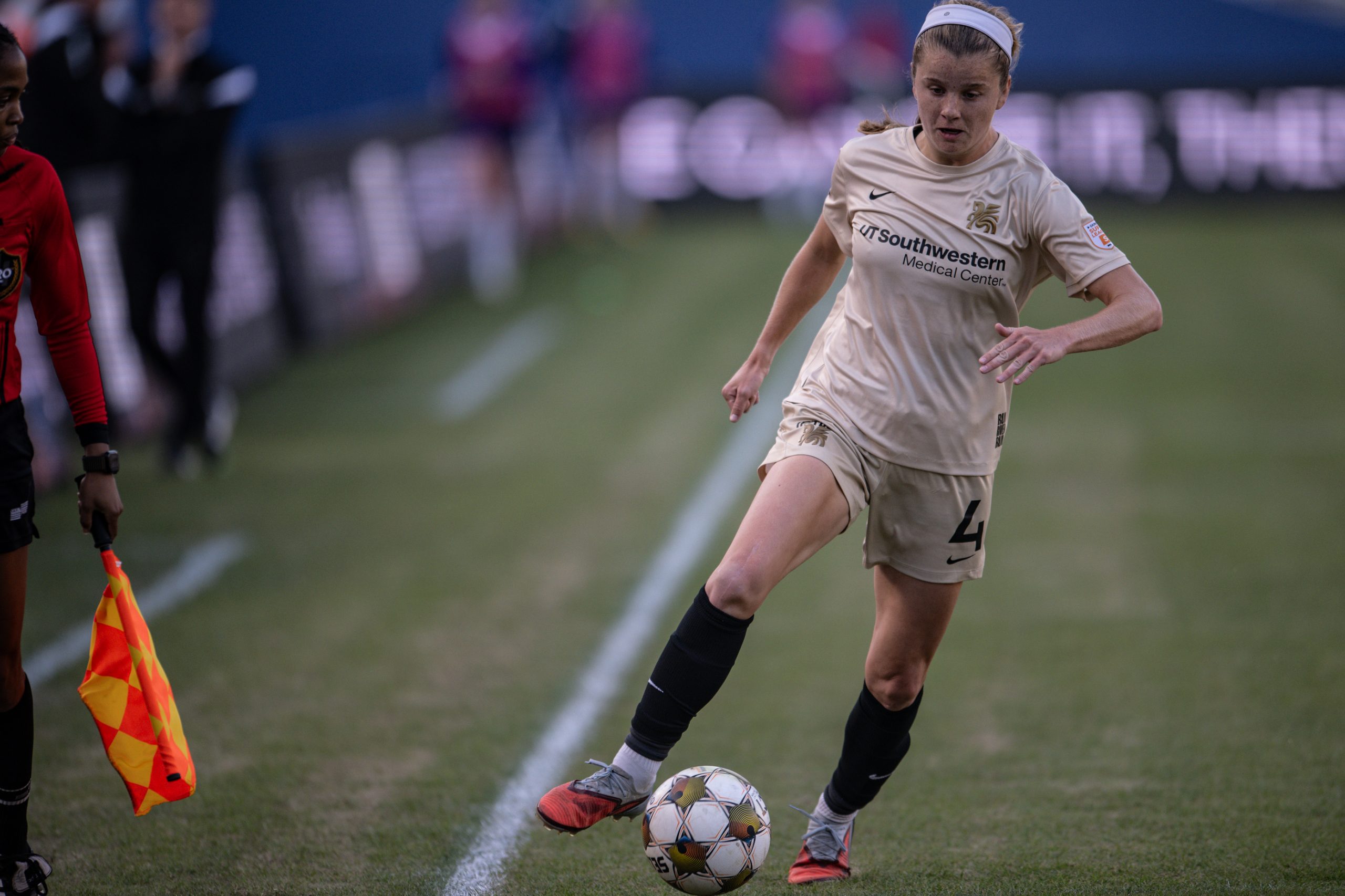 Caroline Kelly hugs the line in the 1-0 Dallas Trinity win over Carolina Ascent, December 13, 2025. (Mike Brooks, 3rd Degree)
