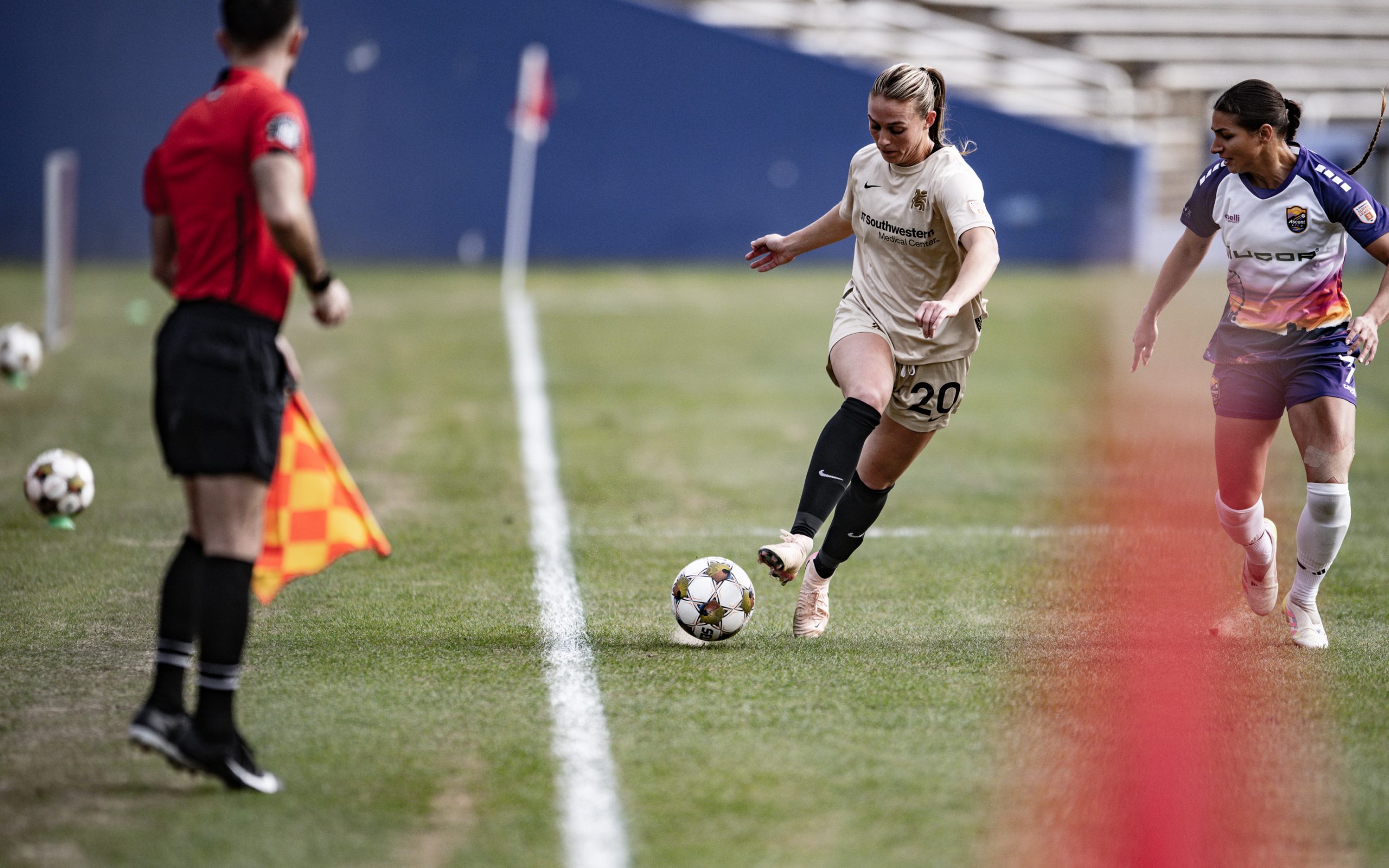 Allie Thornton works the line in the 1-0 Dallas Trinity win over Carolina Ascent, December 13, 2025. (Mike Brooks, 3rd Degree)