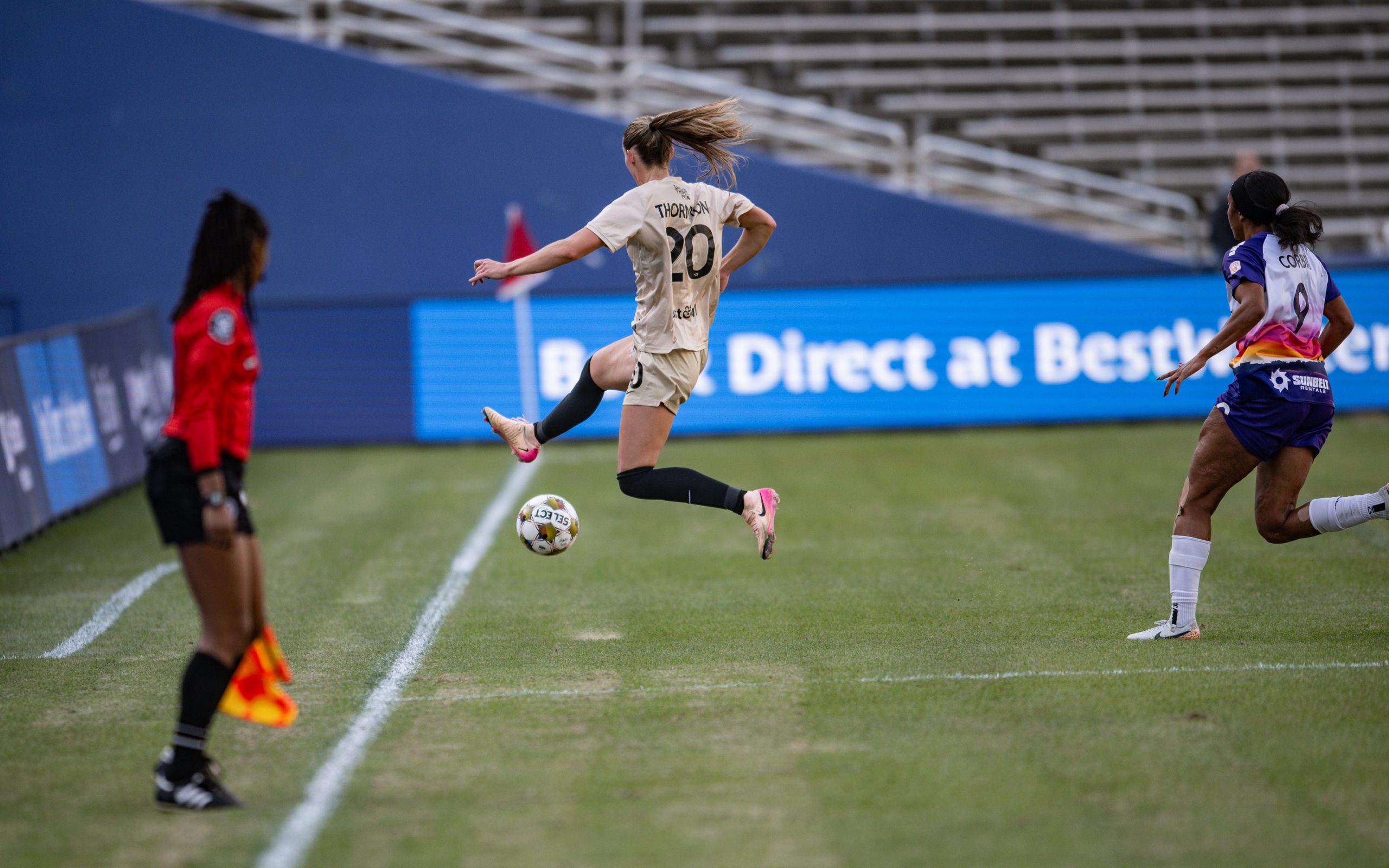 Allie Thornton keeps the ball from going out in the 1-0 Dallas Trinity win over Carolina Ascent, December 13, 2025. (Mike Brooks, 3rd Degree)