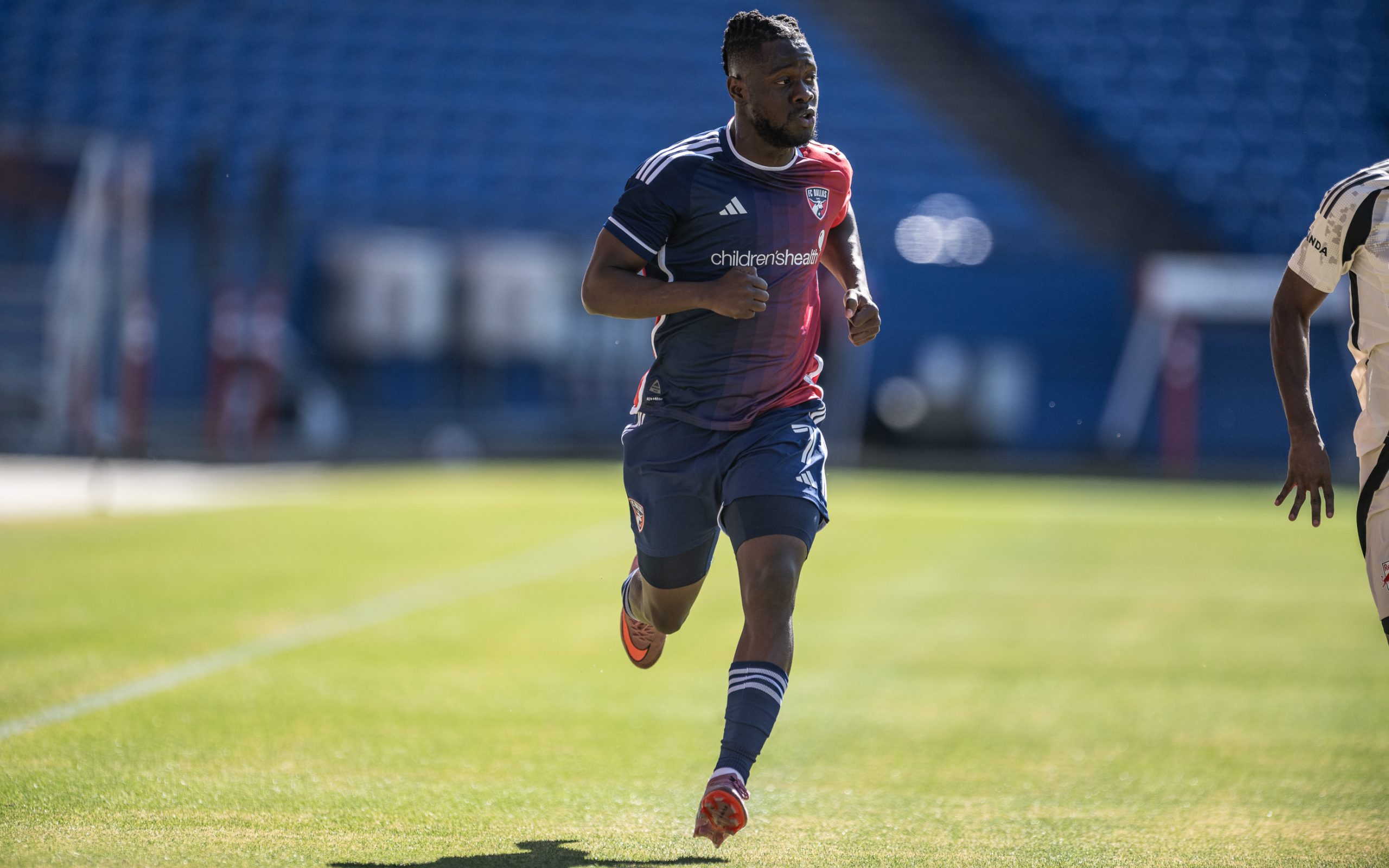 Louicius Deedson moves upfield in an FC Dallas preseason game against New York Red Bulls, February 7, 2026. (Mike Brooks, 3rd Degree)