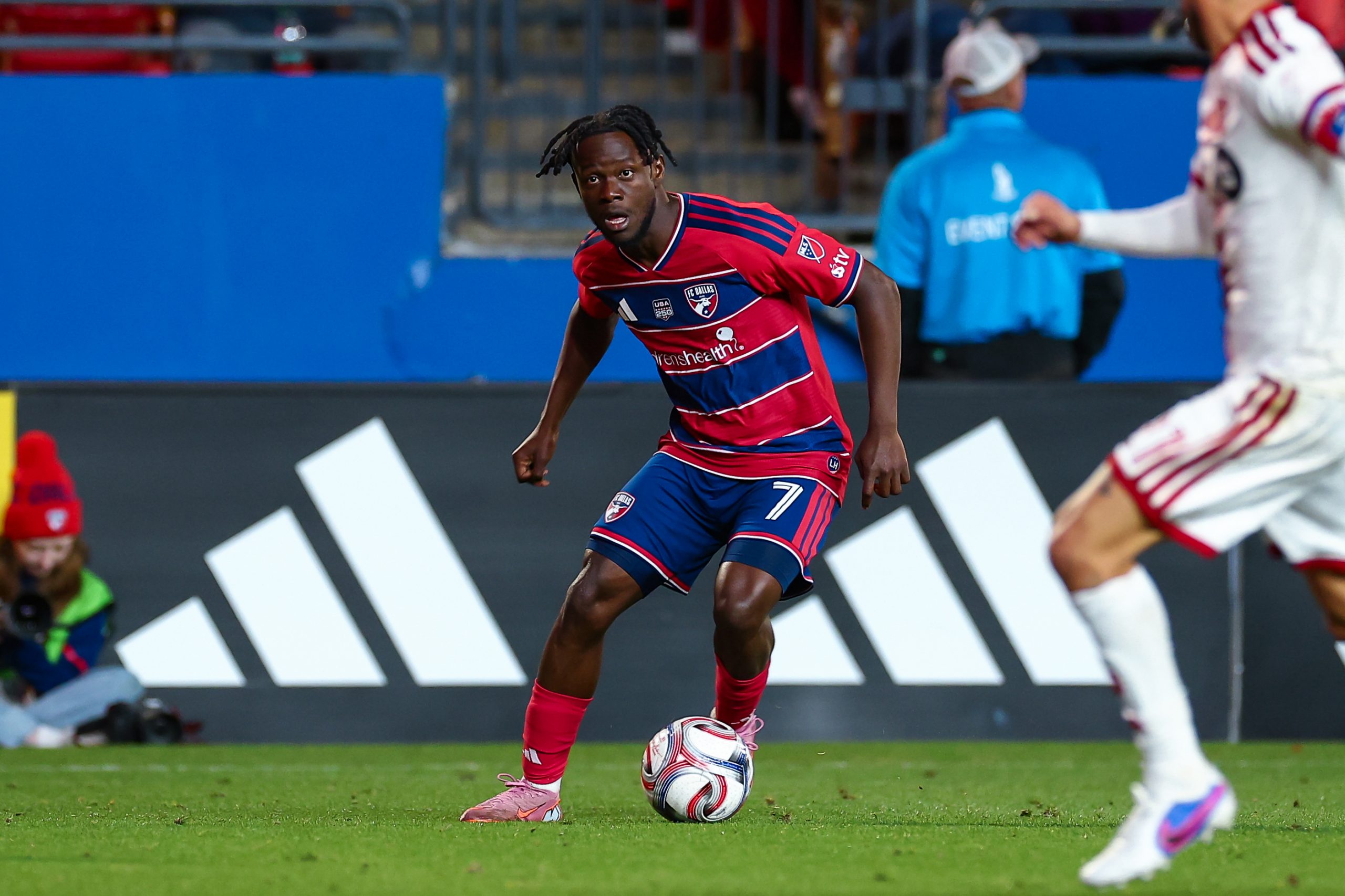 Deedson takes on Toronto FC, February 21, 2026. (Matthew Visinsky, 3rd Degree)