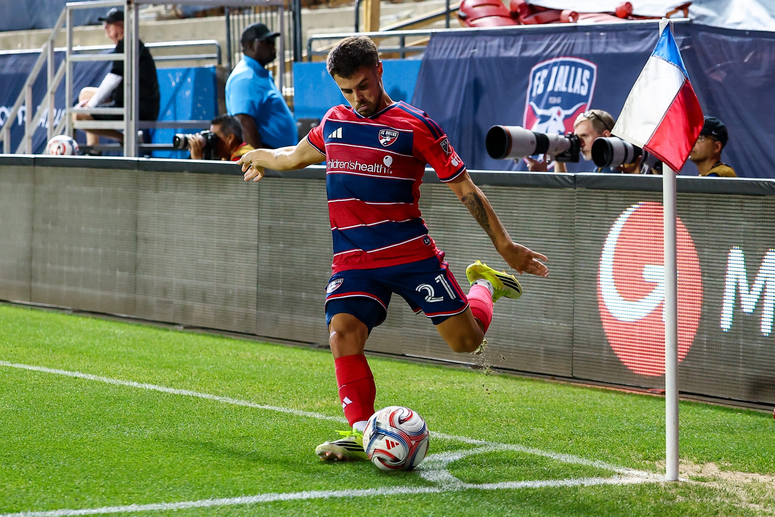 Joaquín Valiente takes a corner against Houston Dynamo, March 21, 2026. (Matt Visinsky, 3rd Degree)