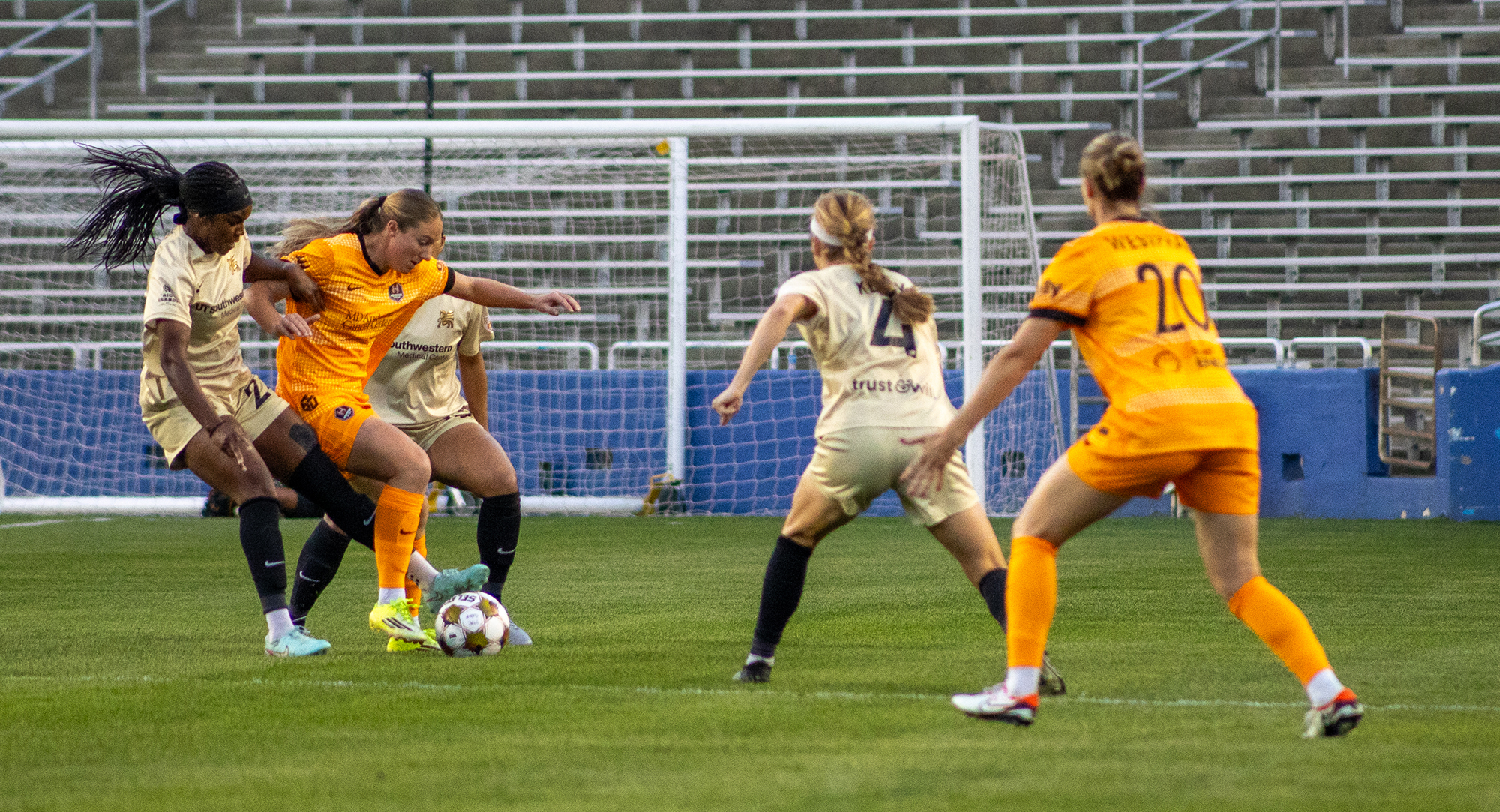 Dallas Trinity defense tries to bottle up the Houston Dash, February 28, 2026. (Beth Spicer, 3rd Degree)