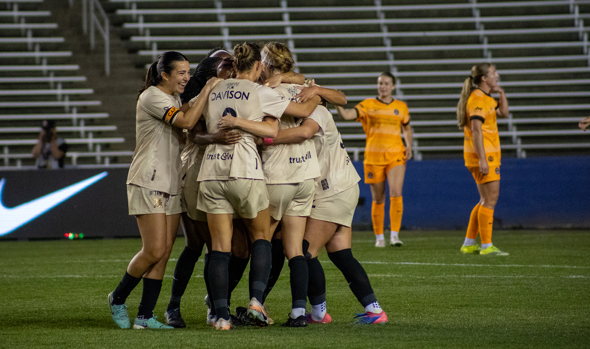 Caroline Kelly celebrates her game-winning goal with her teammates against the Houston Dash, February 28, 2026. (Beth Spicer, 3rd Degree)