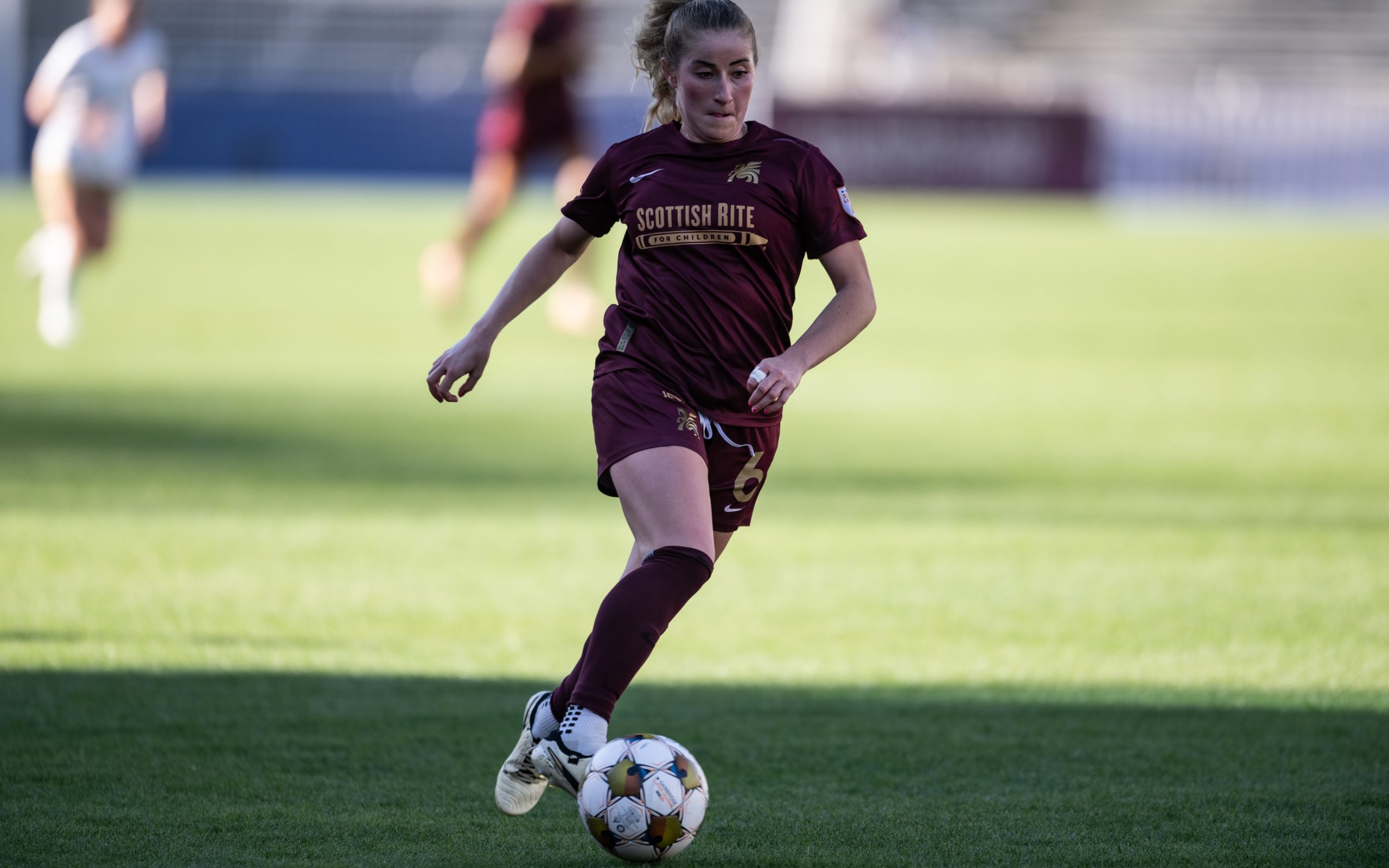 Heather Stainbrook drives forward against Spokane Zephyr, April 4, 2025. (Mike Brooks, 3rd Degree)