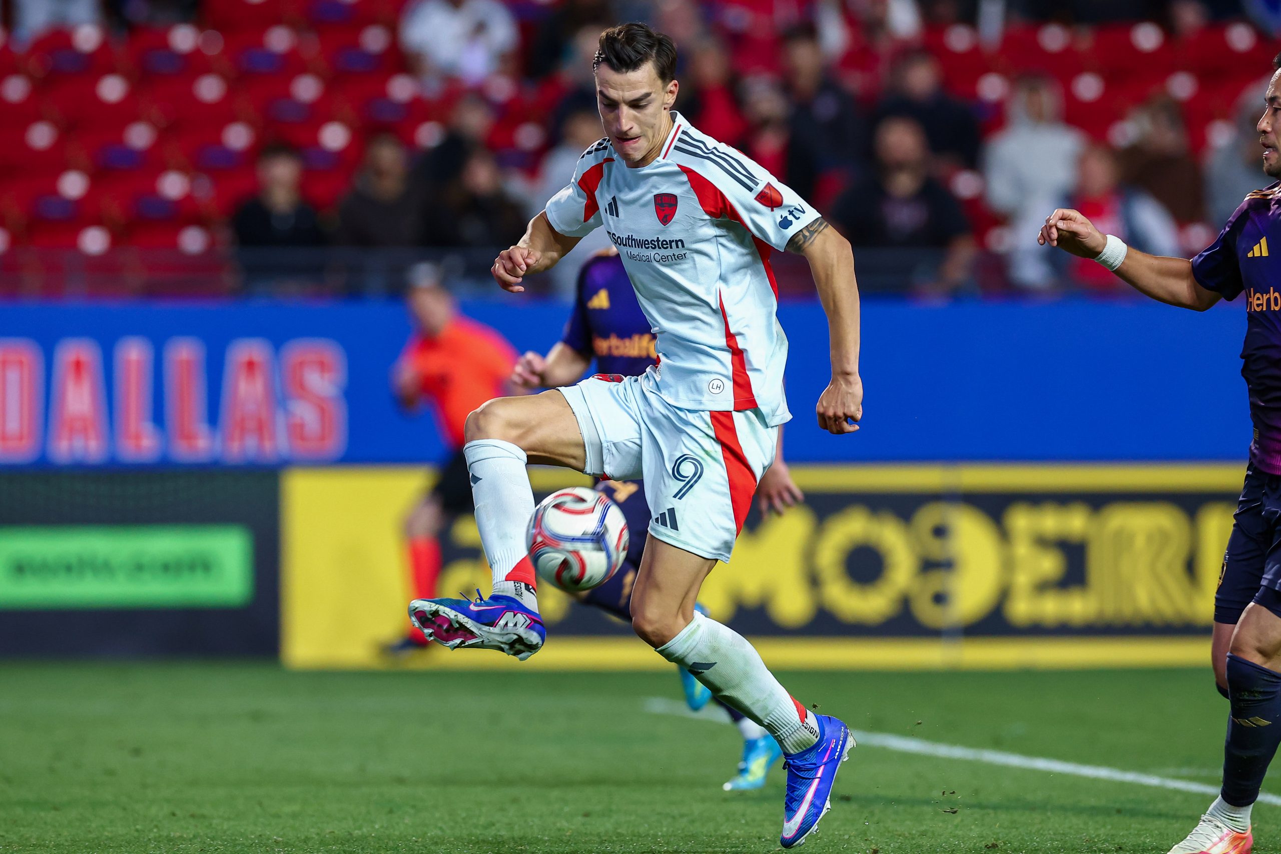 Petar Musa brings the ball down in the box against LA Galaxy, April 18, 2026. (Matt Visinsky, 3rd Degree)