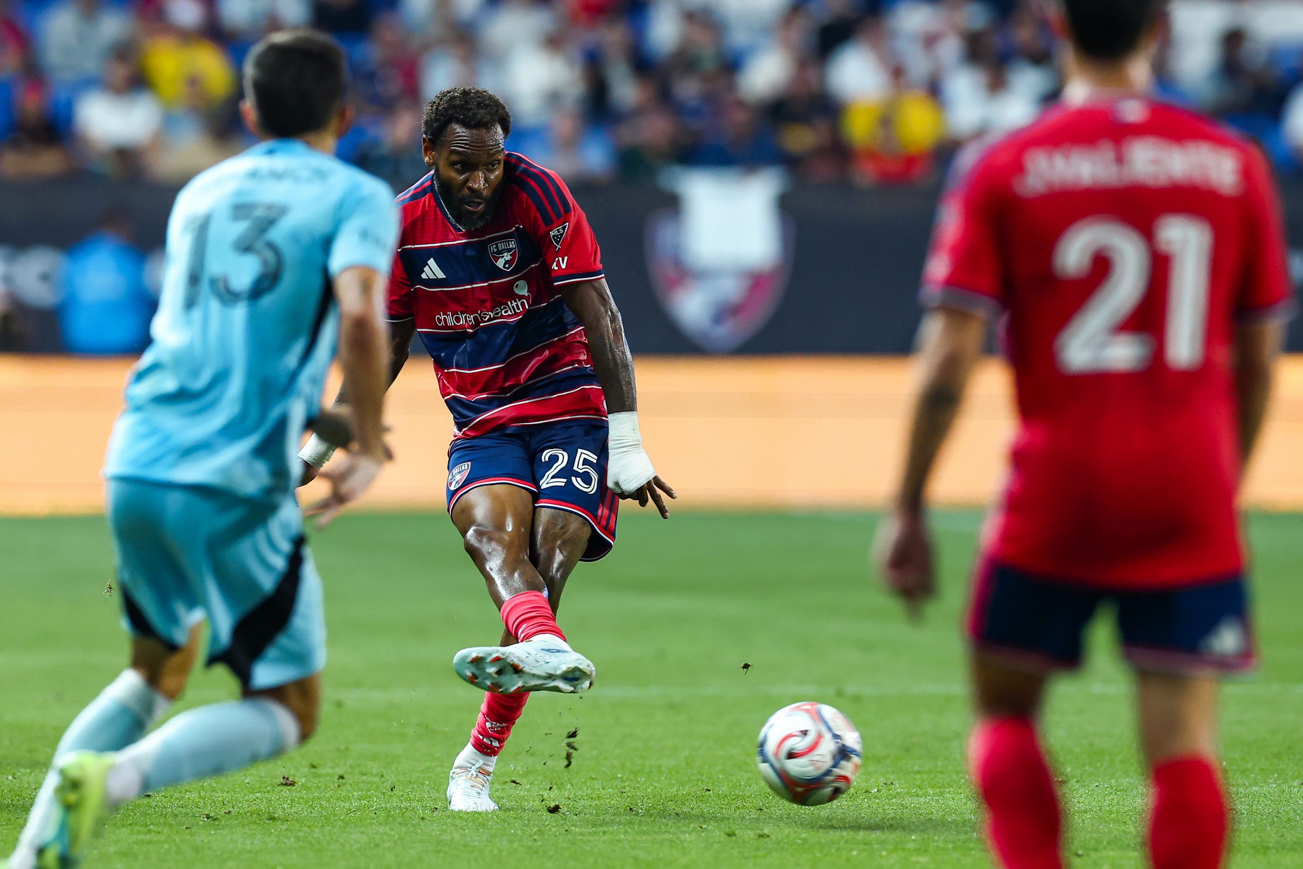 Sebastien Ibeagha makes a pass against Minnesota United, April 22, 2026. (Matt Visinsky, 3rd Degree)