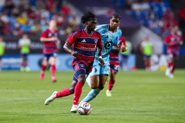 Santiago Moreno drives past the Minnesota United defense, April 22, 2026. (Matt Visinsky, 3rd Degree)