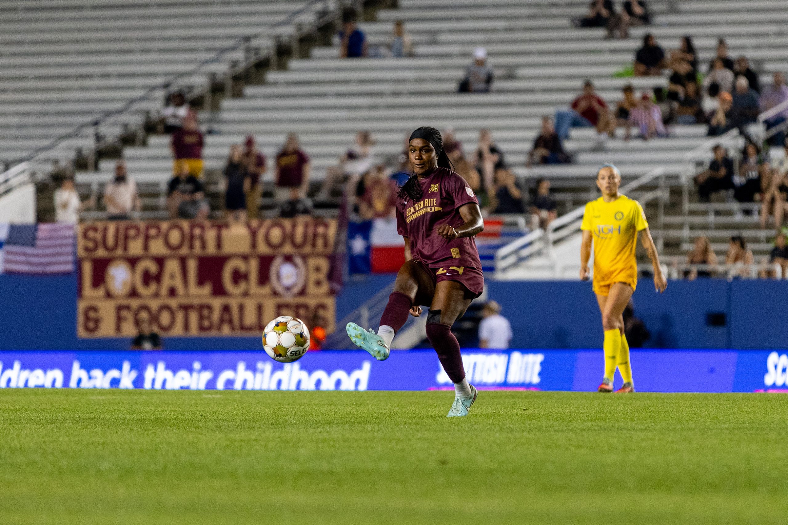 Chioma Ubogagu fits a cross during the Dallas Trinity game against Tampa Bay Sun, March 31, 2026. (Beth Spicer, 3rd Degree)
