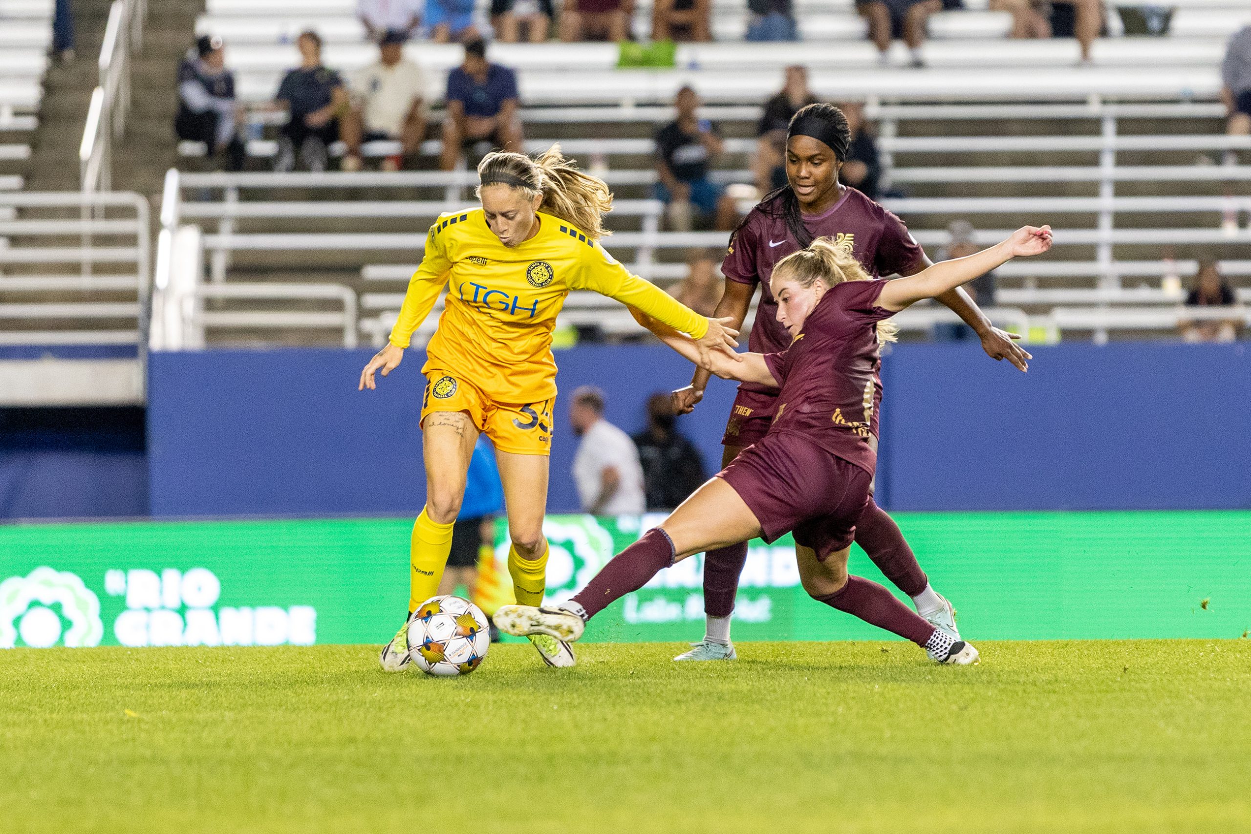 Heather Stainbrook pokes the ball away in the Dallas Trinity game against Tampa Bay Sun, March 31, 2026. (Beth Spicer, 3rd Degree)