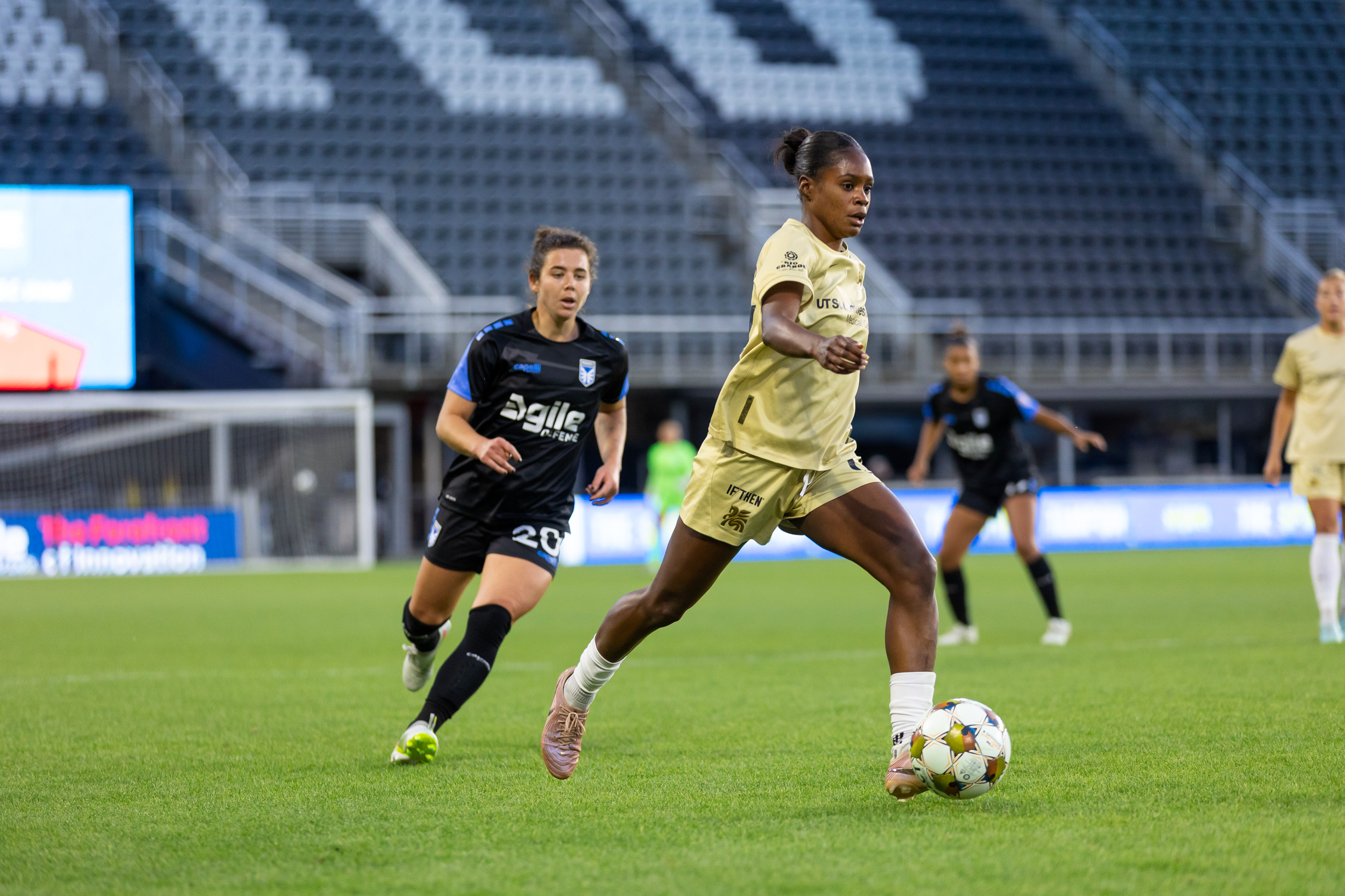 Jasmine Hamid sprints with the ball - Dallas Trinity at DC Power, May 1, 2026 (Photo: Kylli Asaro Courtesy: Dallas Trinity FC)