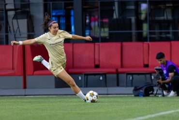 Lauren Flynn sends a pass deep - Dallas Trinity at DC Power, May 1, 2026(Photo: Kylli Asaro Courtesy: Dallas Trinity FC)