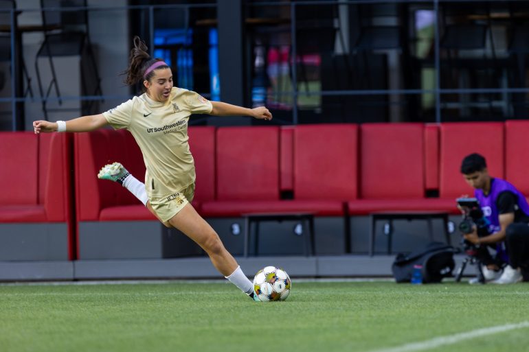 Lauren Flynn sends a pass deep - Dallas Trinity at DC Power, May 1, 2026(Photo: Kylli Asaro Courtesy: Dallas Trinity FC)