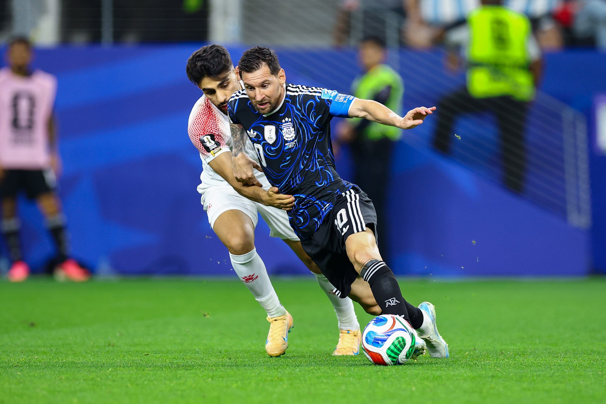 Lionel Messi (10) tried to break free of a defender. Jordan vs Argentina, 2026 World Cup, Dallas Stadium, June 27, 2026. (Matt Visinsky, 3rd Degree)