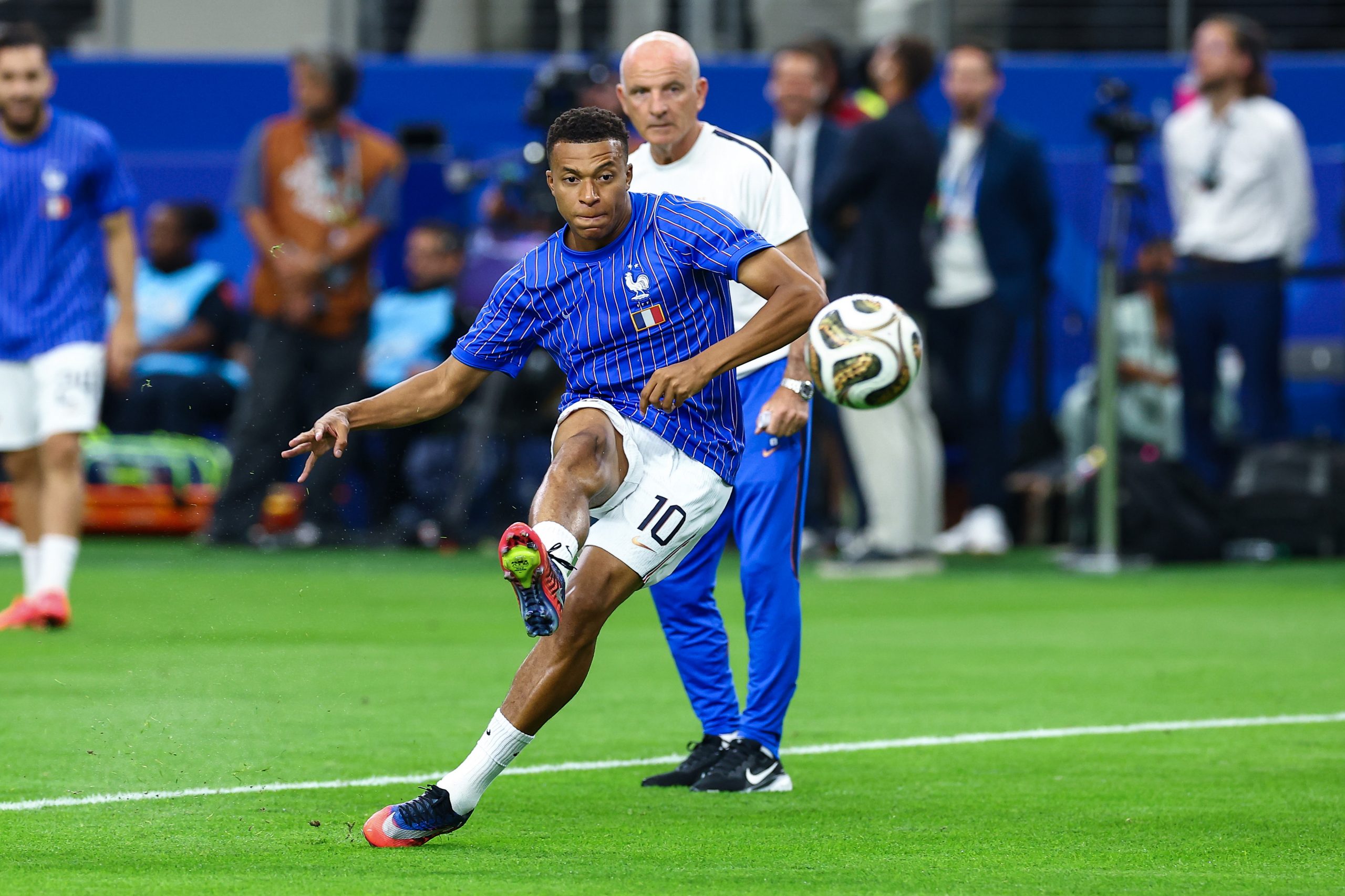 Kylian Mbappé (10) warms up. France vs Spain, 2026 World Cup, Dallas Stadium, July 14, 2026. (Matt Visinsky, 3rd Degree)