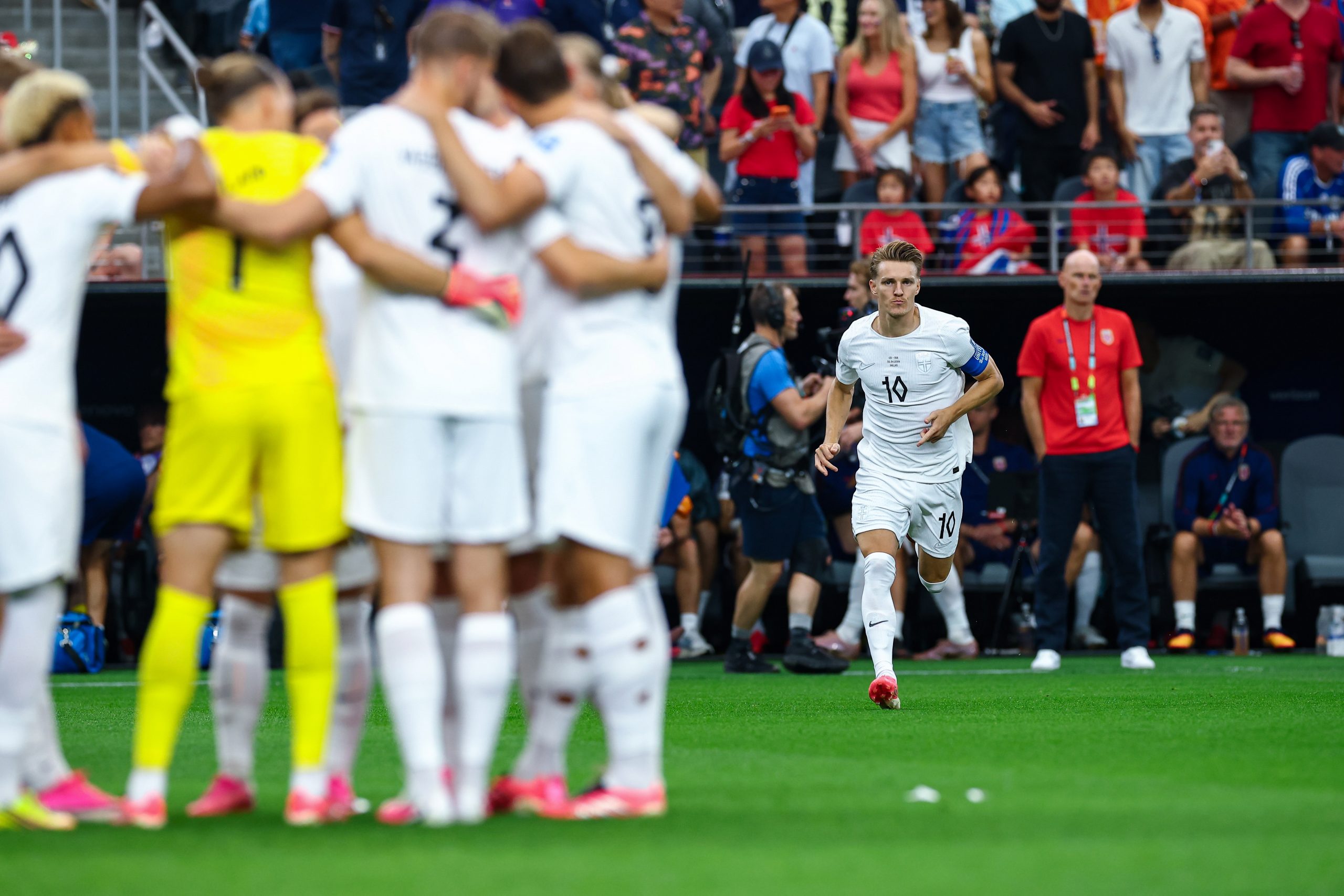 Martin Ødegaard (10) joins his team. Norway vs Côte d'Ivoire, 2026 World Cup, Dallas Stadium, June 27, 2026. (Matt Visinsky, 3rd Degree)